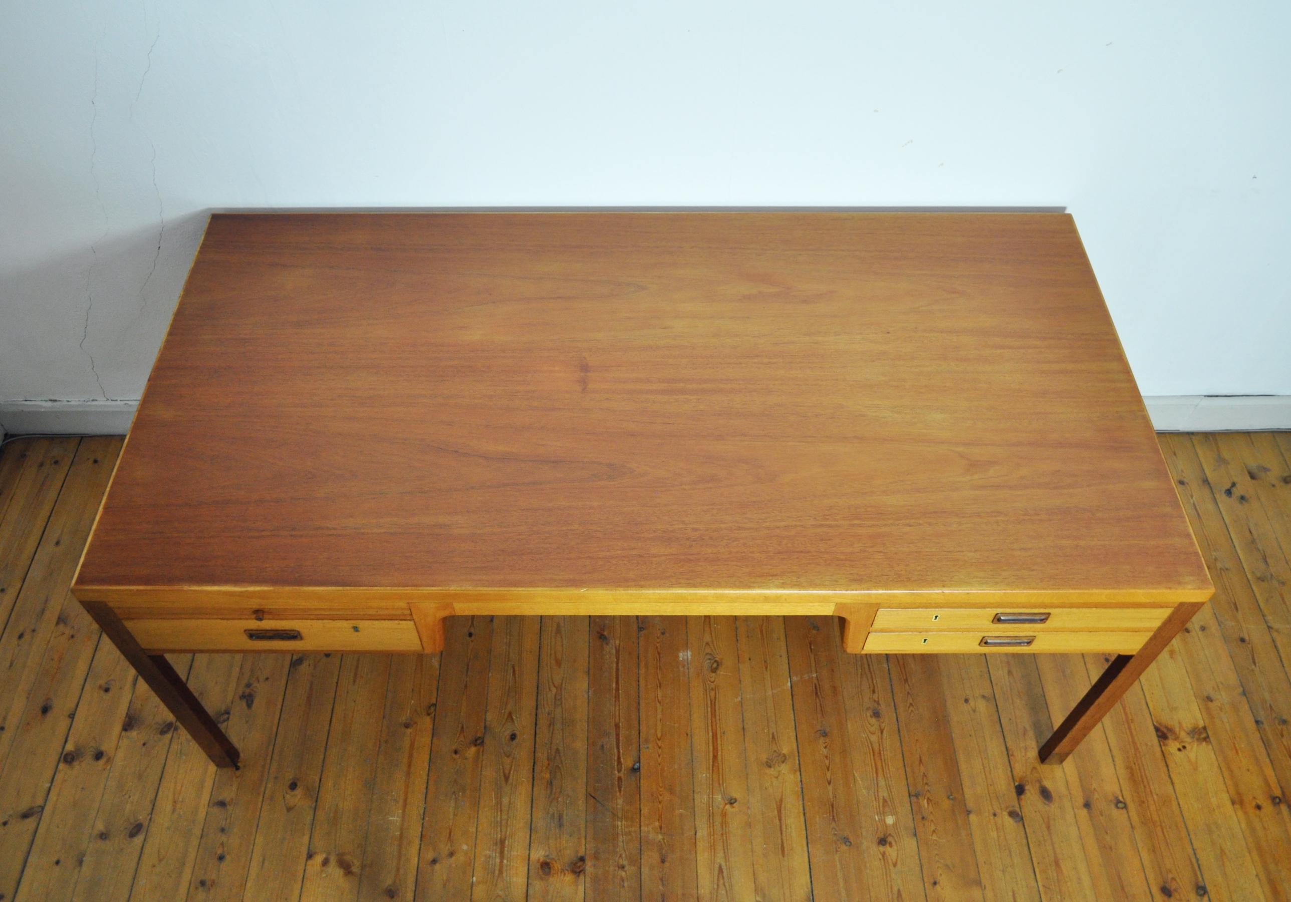 Scandinavian Modern Mahogany Desk by Ejnar Larsen and Aksel Bender Madsen For Sale 4