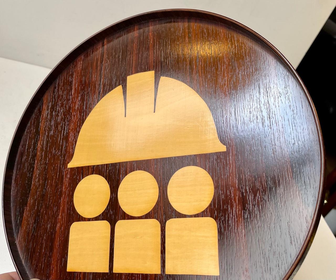 Bandeja moderna escandinava de caoba con intarsia abstracta, años 70 en Bueno estado para la venta en Esbjerg, DK