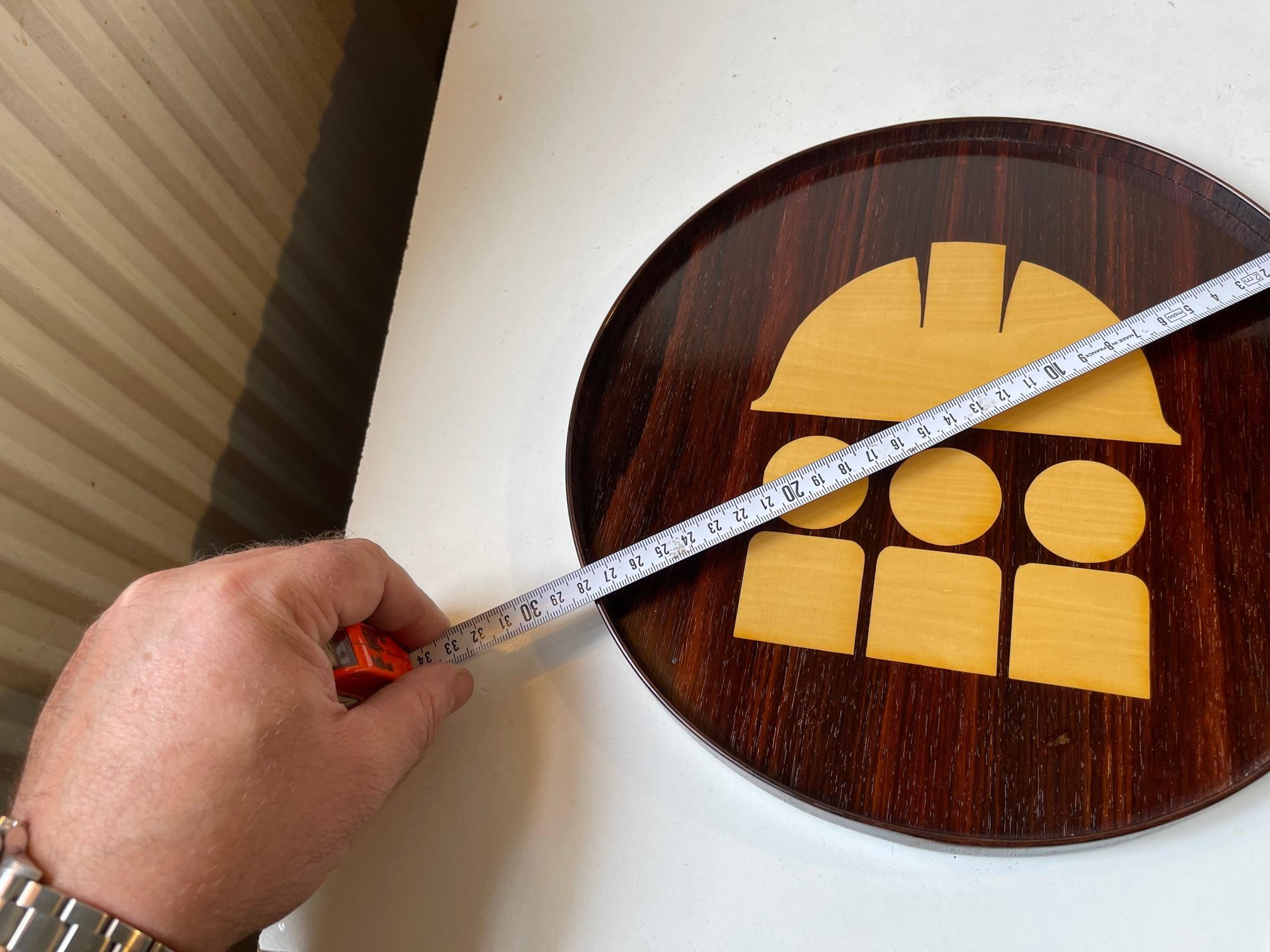 Bandeja moderna escandinava de caoba con intarsia abstracta, años 70 Caoba en venta