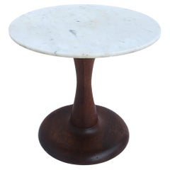 The Modern Scandinavian Scandinavian Side Drinks Table (table à boire) en marbre