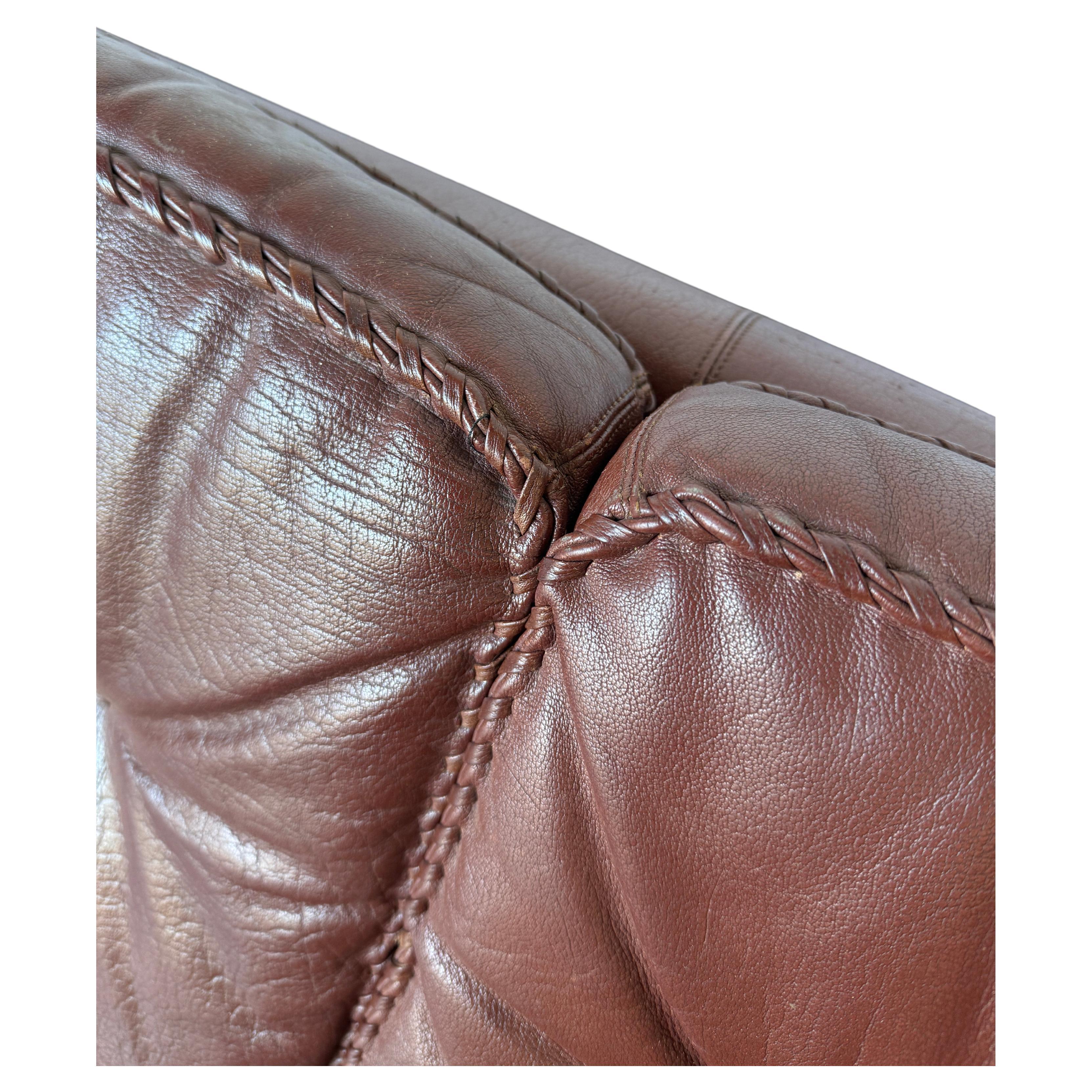 Scandinavian modern maroon leather 3 seat sofa lounge by Madsen & Schubell In condizioni buone in vendita a Brooklyn, NY