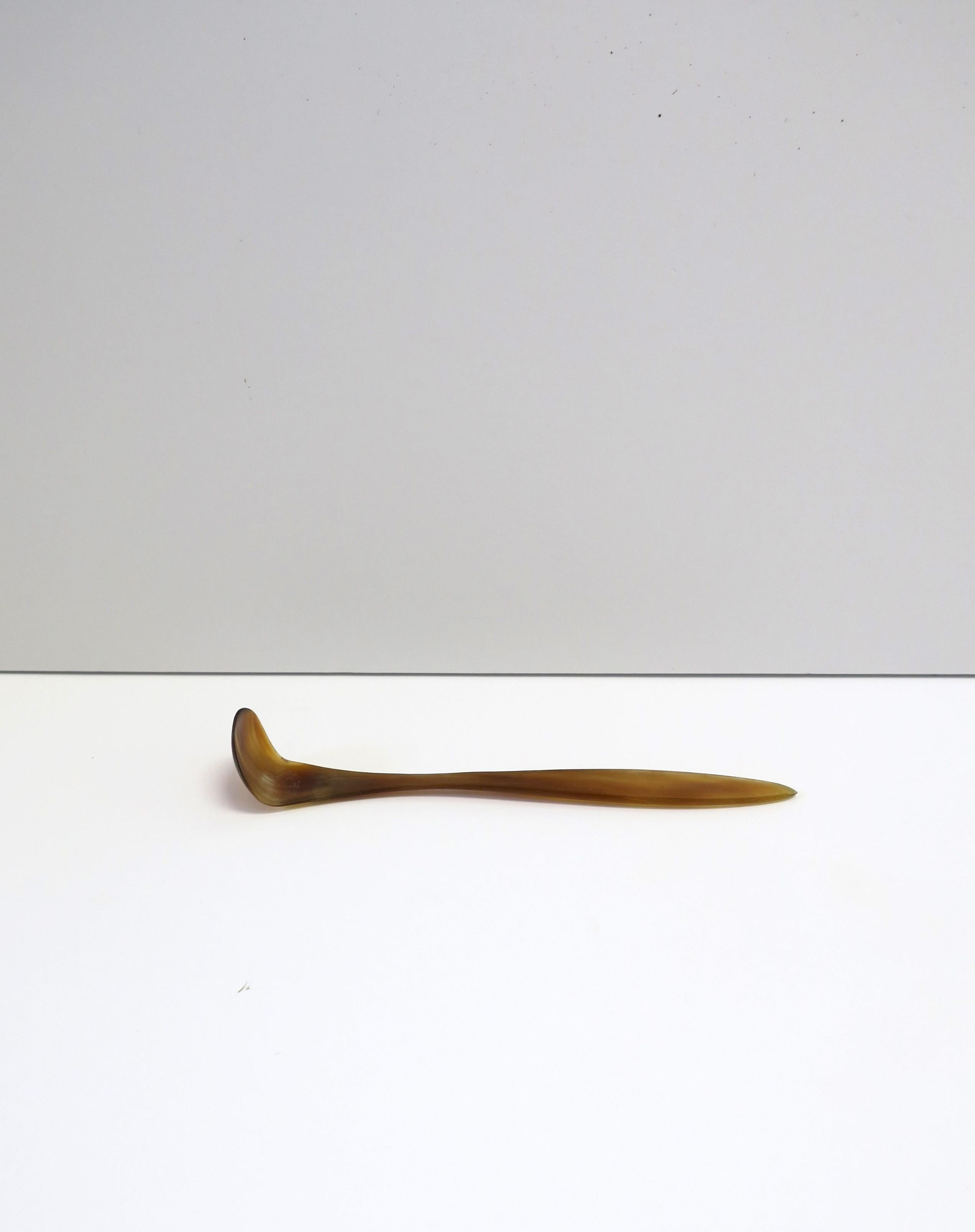 Scandinavian Modern Minimalist Horn Appetizer Utensils, Set of 6 For Sale 1