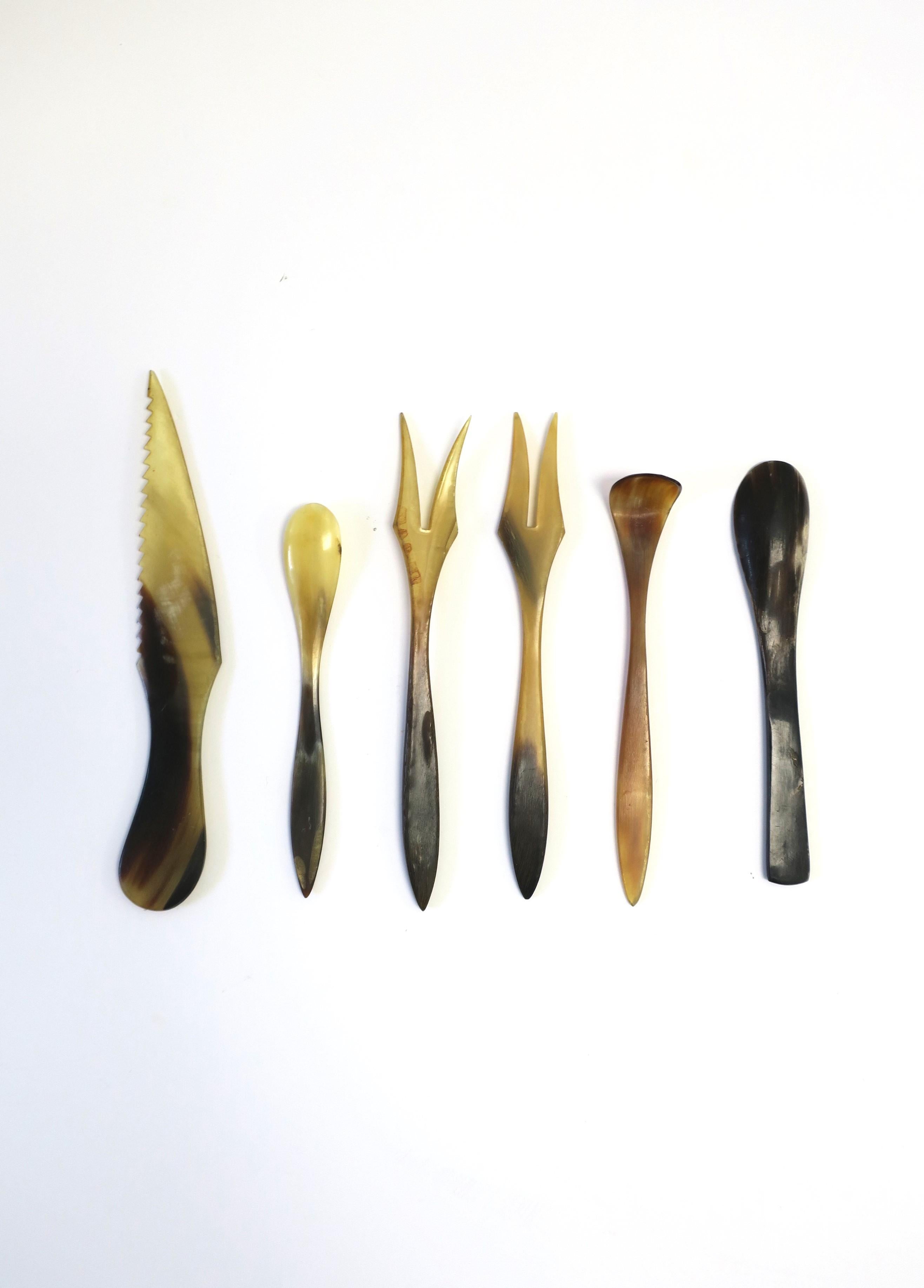 Scandinavian Modern Minimalist Horn Appetizer Utensils, Set of 6 For Sale 3