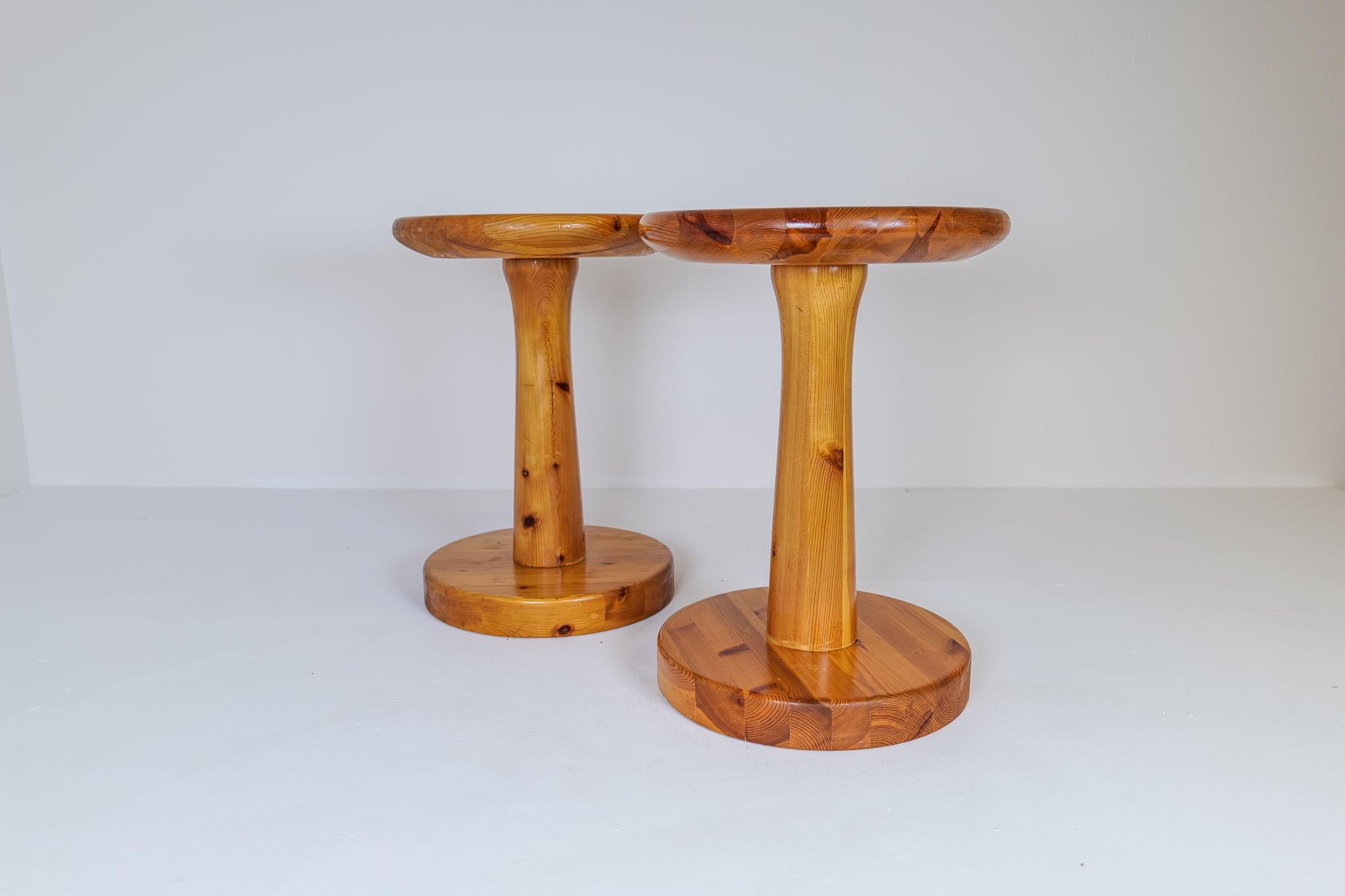 Scandinavian modern pair of stools in pine made in Sweden during the 1970s
These stools are a good example of good craftsmanship with minimalistic stile known to Scandinavian furniture. Wonderful, lacquered patterned pine. Works as stool or a small