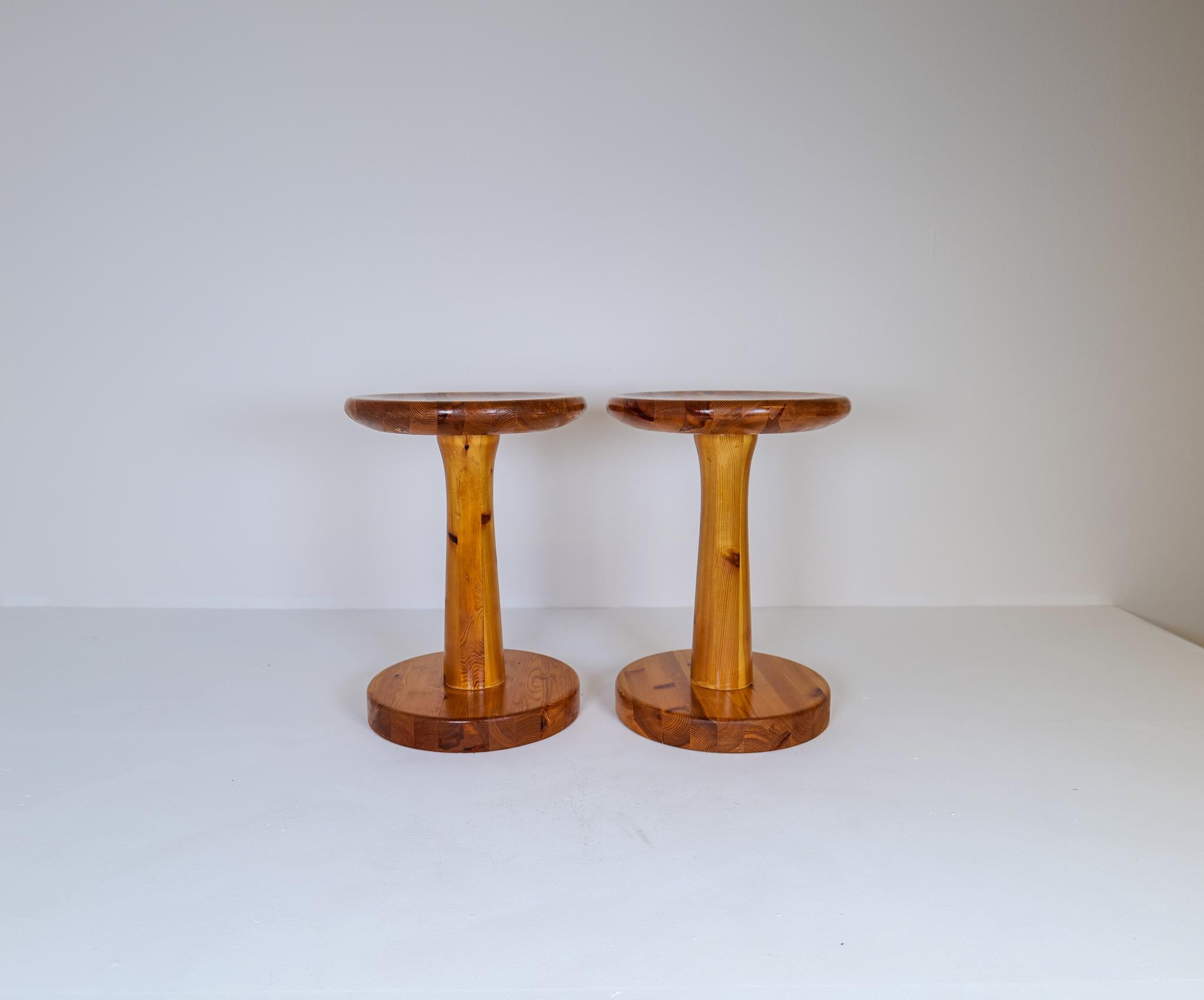 Scandinavian Modern Minimalistic Pair of Pine Stools Sweden, 1970s In Good Condition For Sale In Hillringsberg, SE