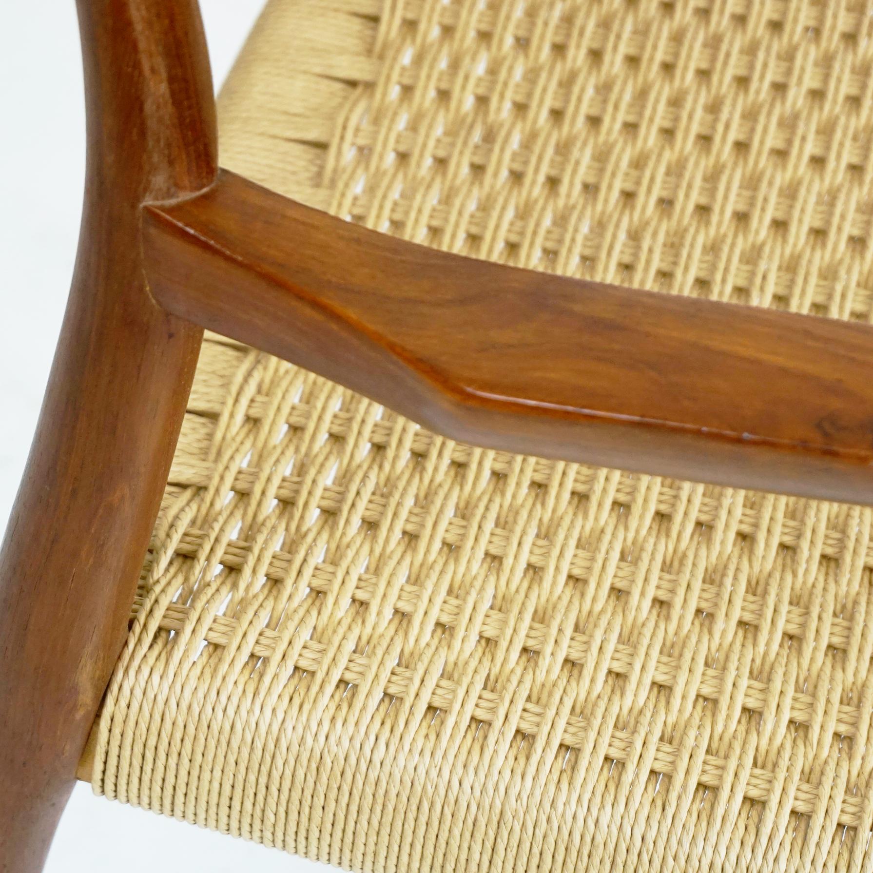 Teak Poltrona moderna scandinava Mod. 57 Poltrona in teak e corda di carta di Niels Otto Moller in vendita