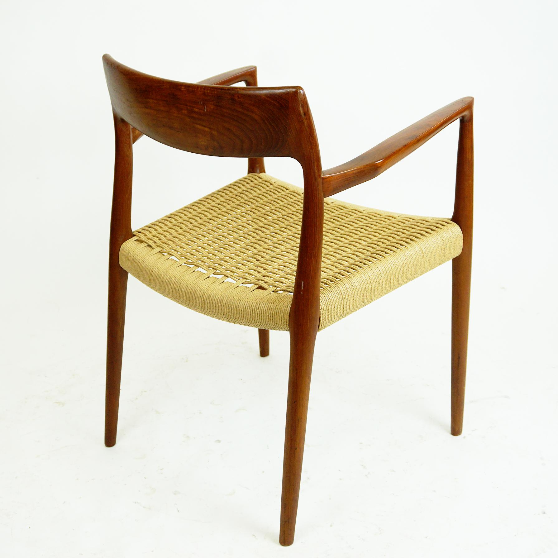 Poltrona moderna scandinava Mod. 57 Poltrona in teak e corda di carta di Niels Otto Moller in vendita 1