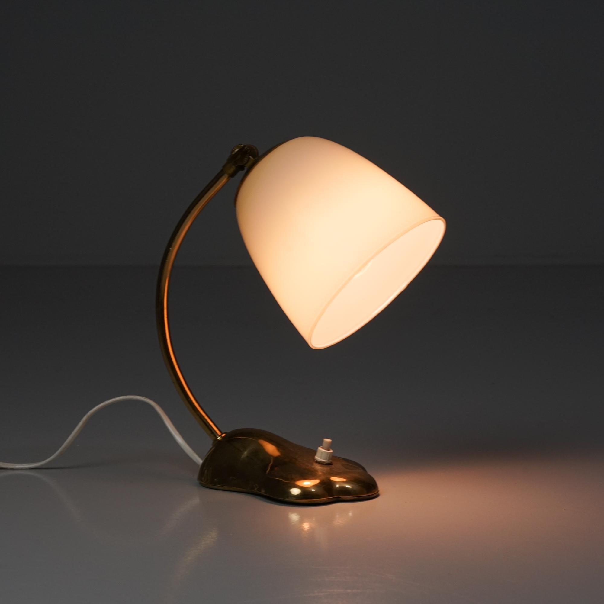 Mid-20th Century Scandinavian Modern Model 2432 Table-/ Wall Light, Valinte Oy, 1950s For Sale