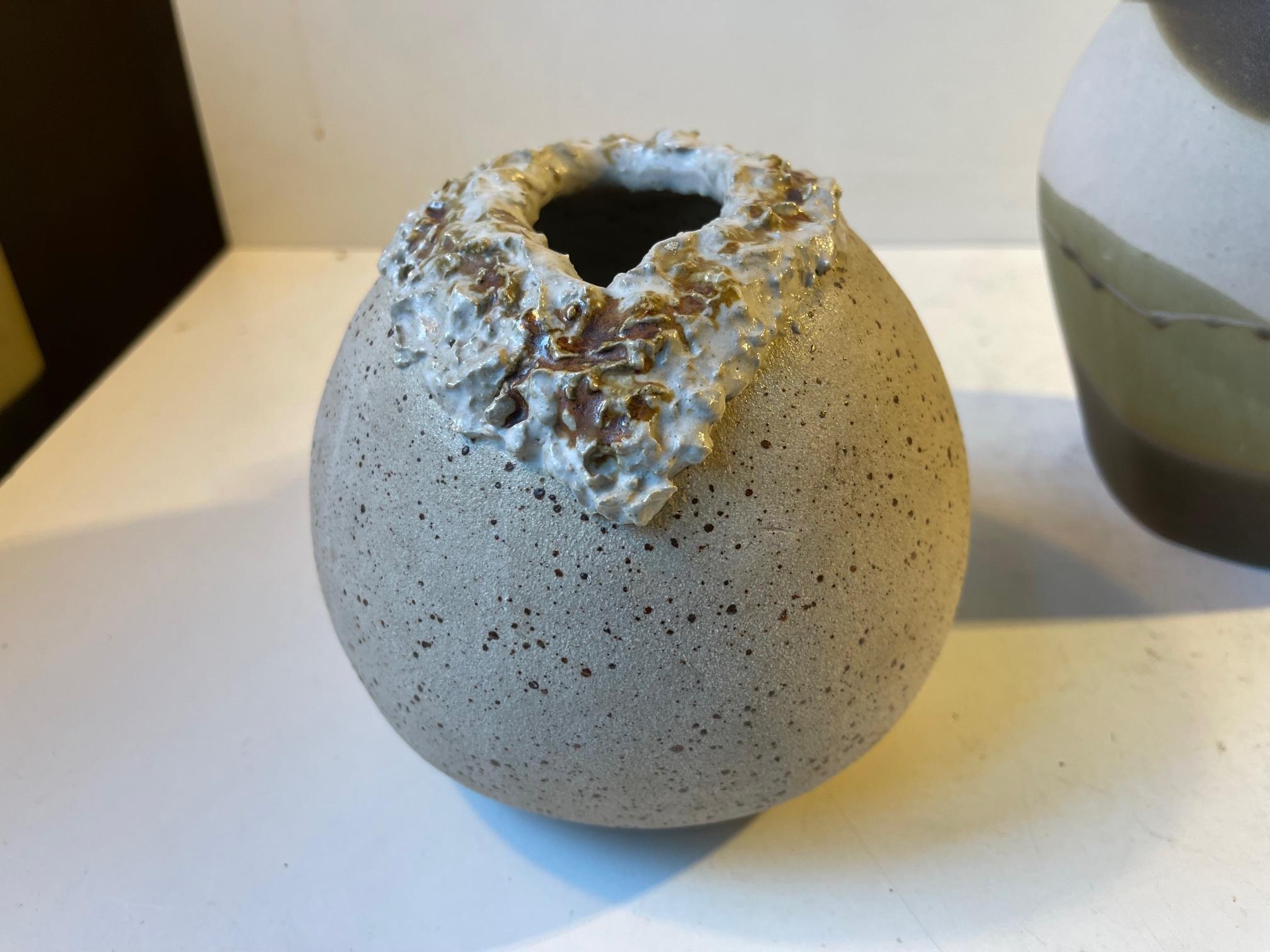 Ceramica Vasi in ceramica scandinavi moderni Morphic in vendita