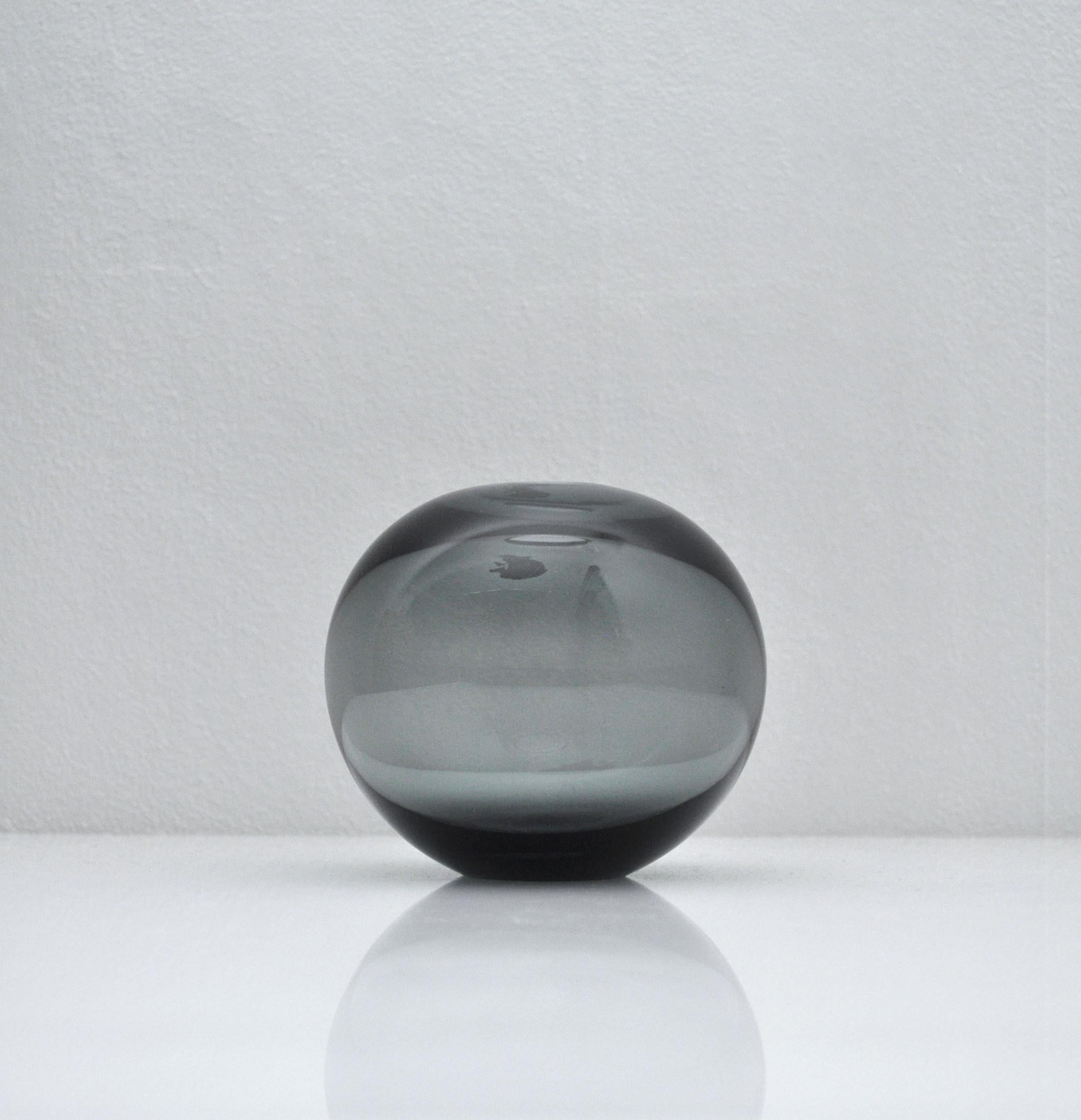 Danish mouthblown glass vase designed by Per Lütken (1916-1998). 
Imprinted at the bottom and original label partly remained.
Designed for the exhibition at the 