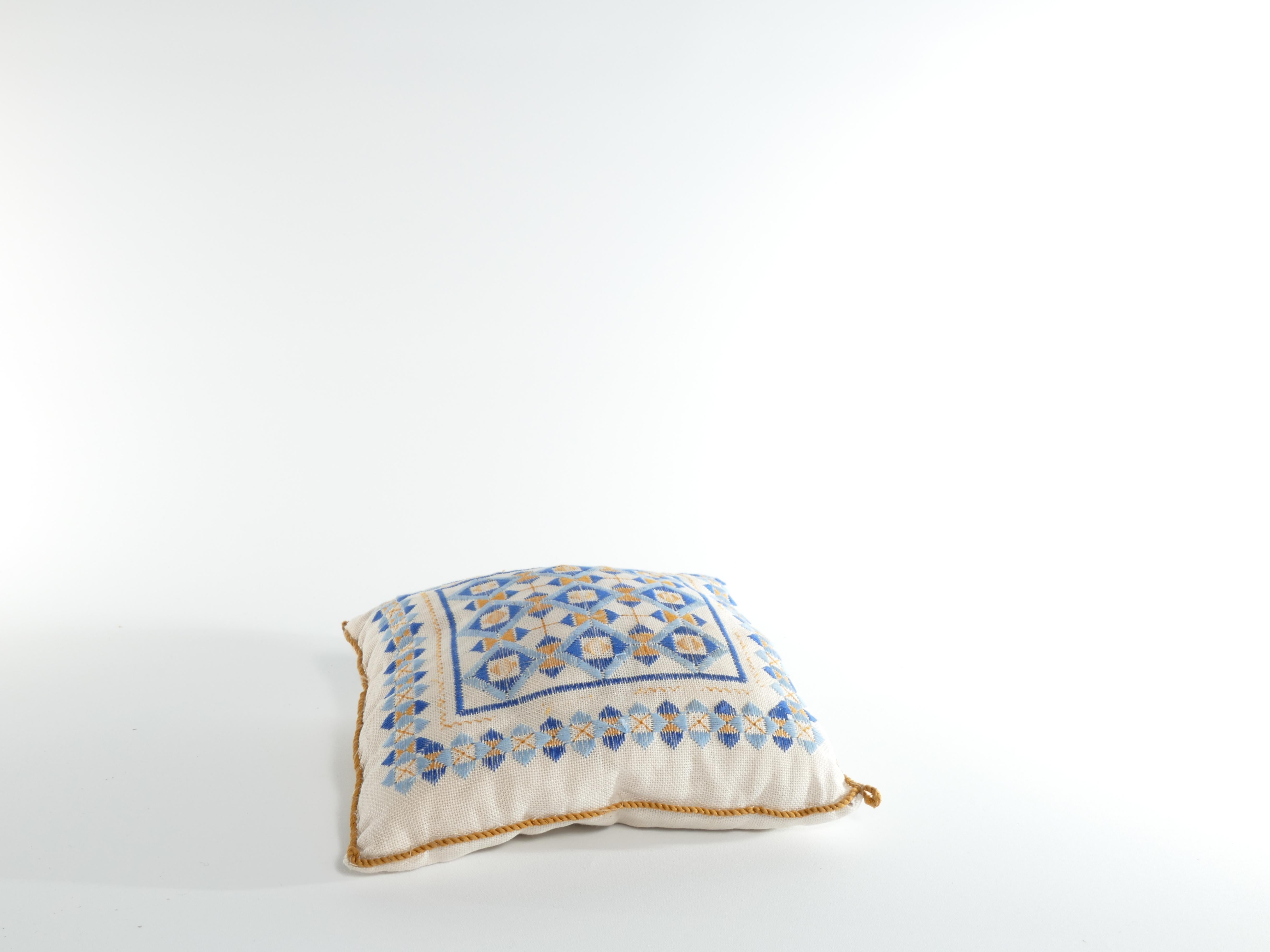 Scandinavian Modern Needlework Pillow, Sweden, 1950’s For Sale 3