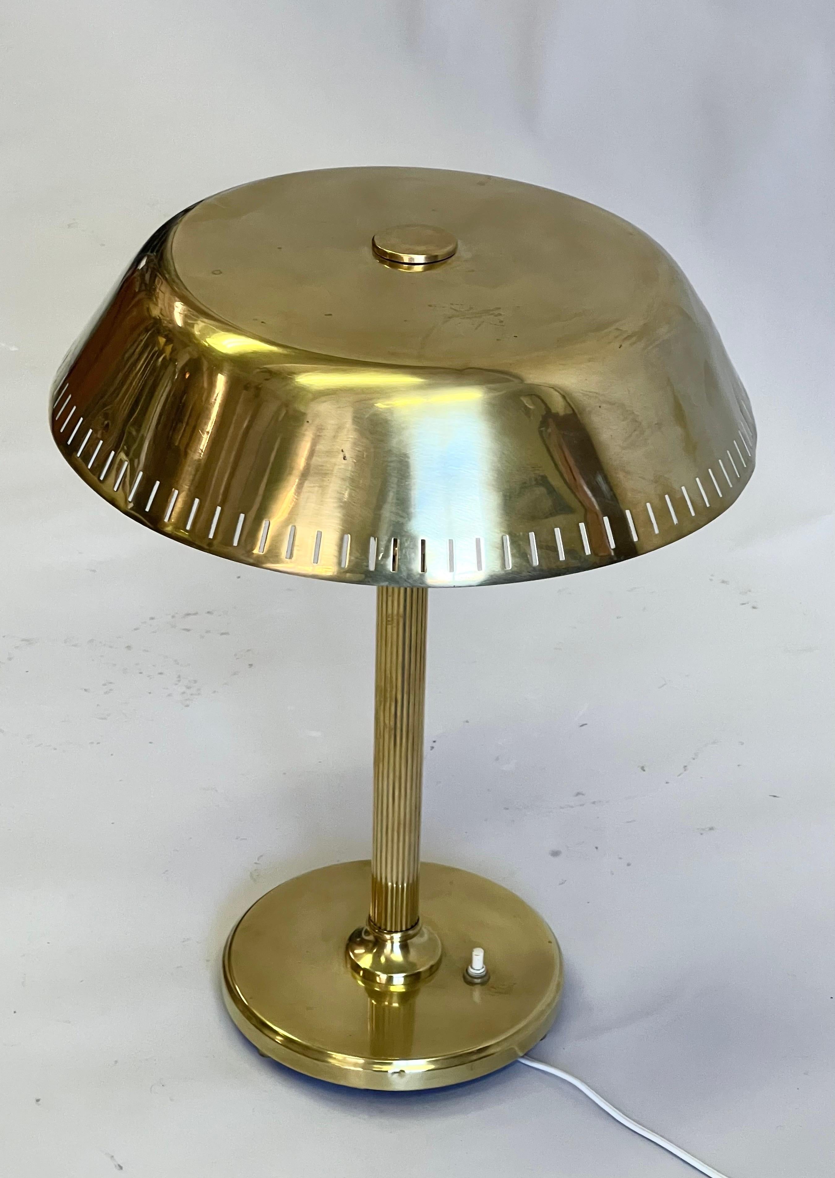 Polished Scandinavian Modern Neoclassical Brass Table / Desk Lamp Attr. to Paavo Tynell  For Sale