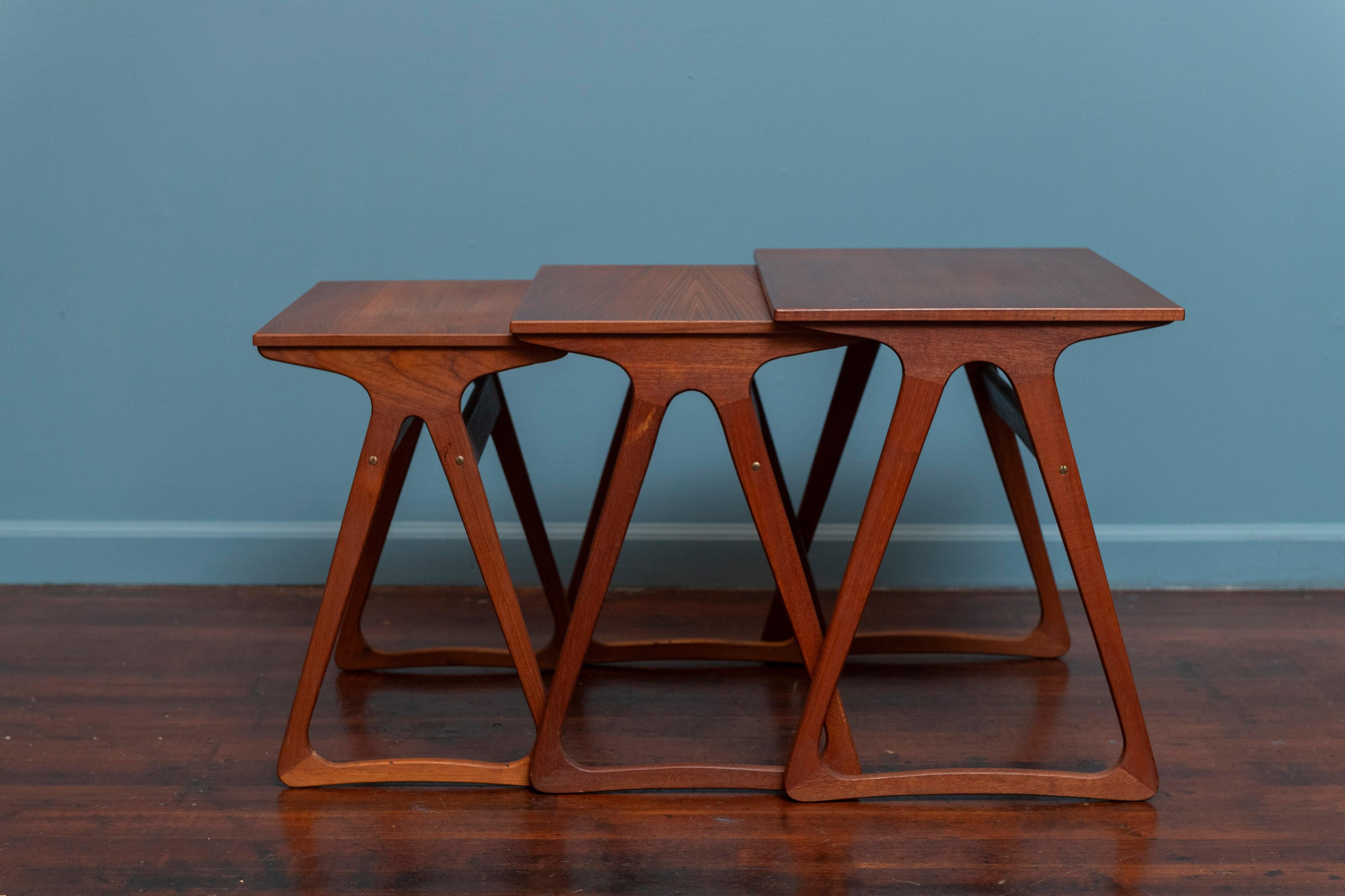 Scandinavian Modern Nesting Tables In Good Condition For Sale In San Francisco, CA