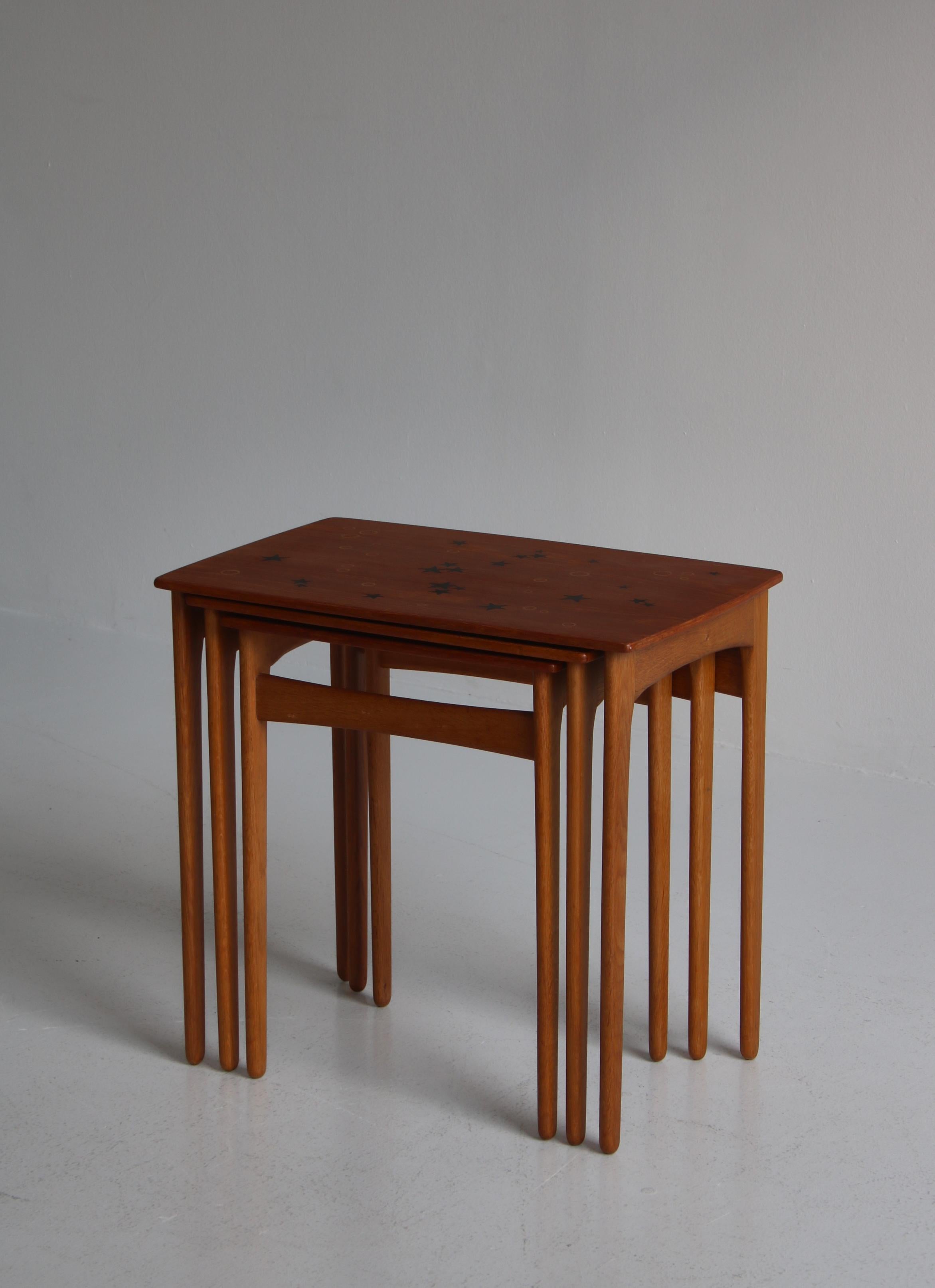 Nesting-Tische aus Teak und Eiche von Svend Aage Madsen, Dänemark, 1950er Jahre (Skandinavische Moderne) im Angebot