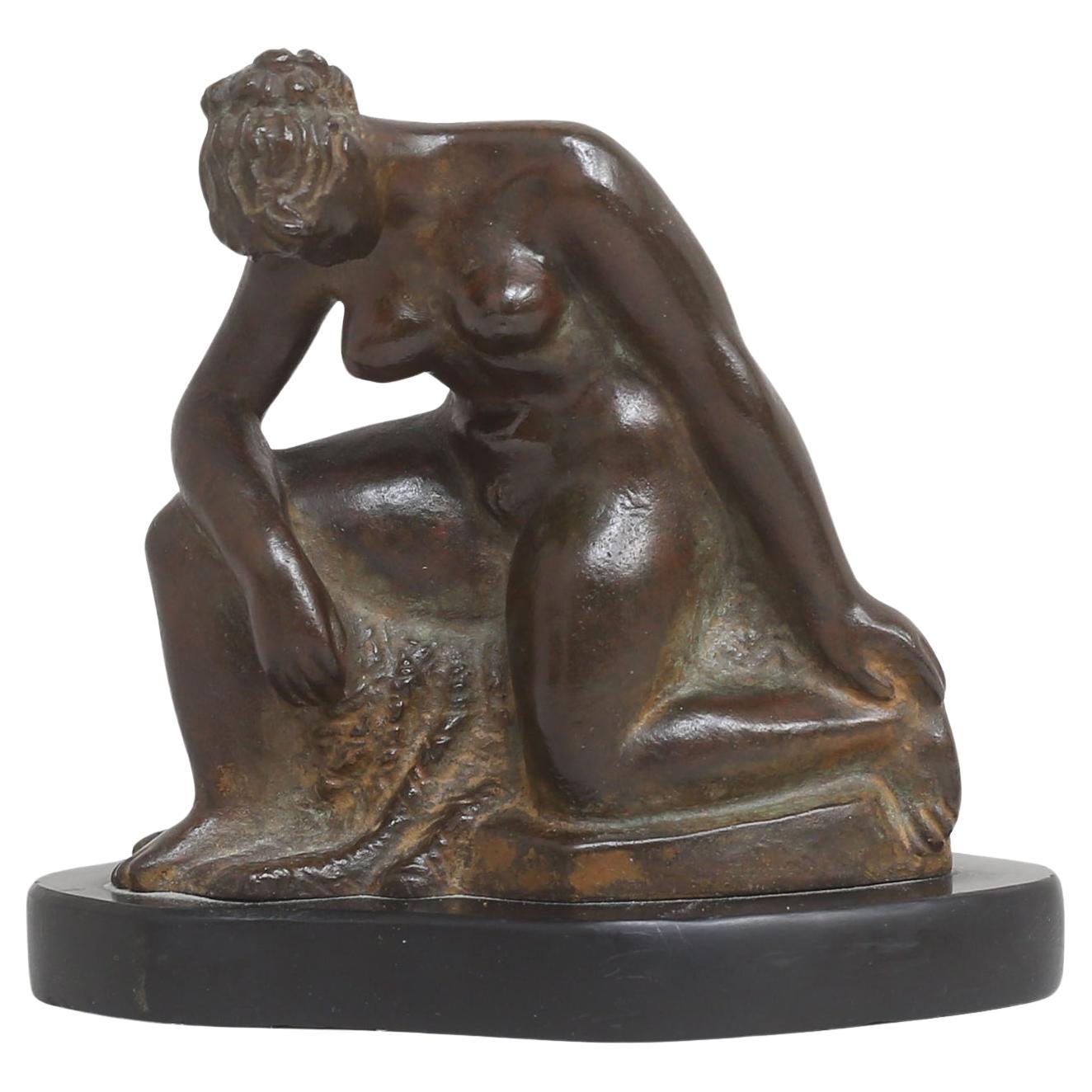 Estampillé par l'artiste suédois Torolf Engström. Exécuté en bronze, numéro 1 sur 10 éditions. Moulage par E. Pettersson FUD.

La sculpture suédoise moderne de nu 