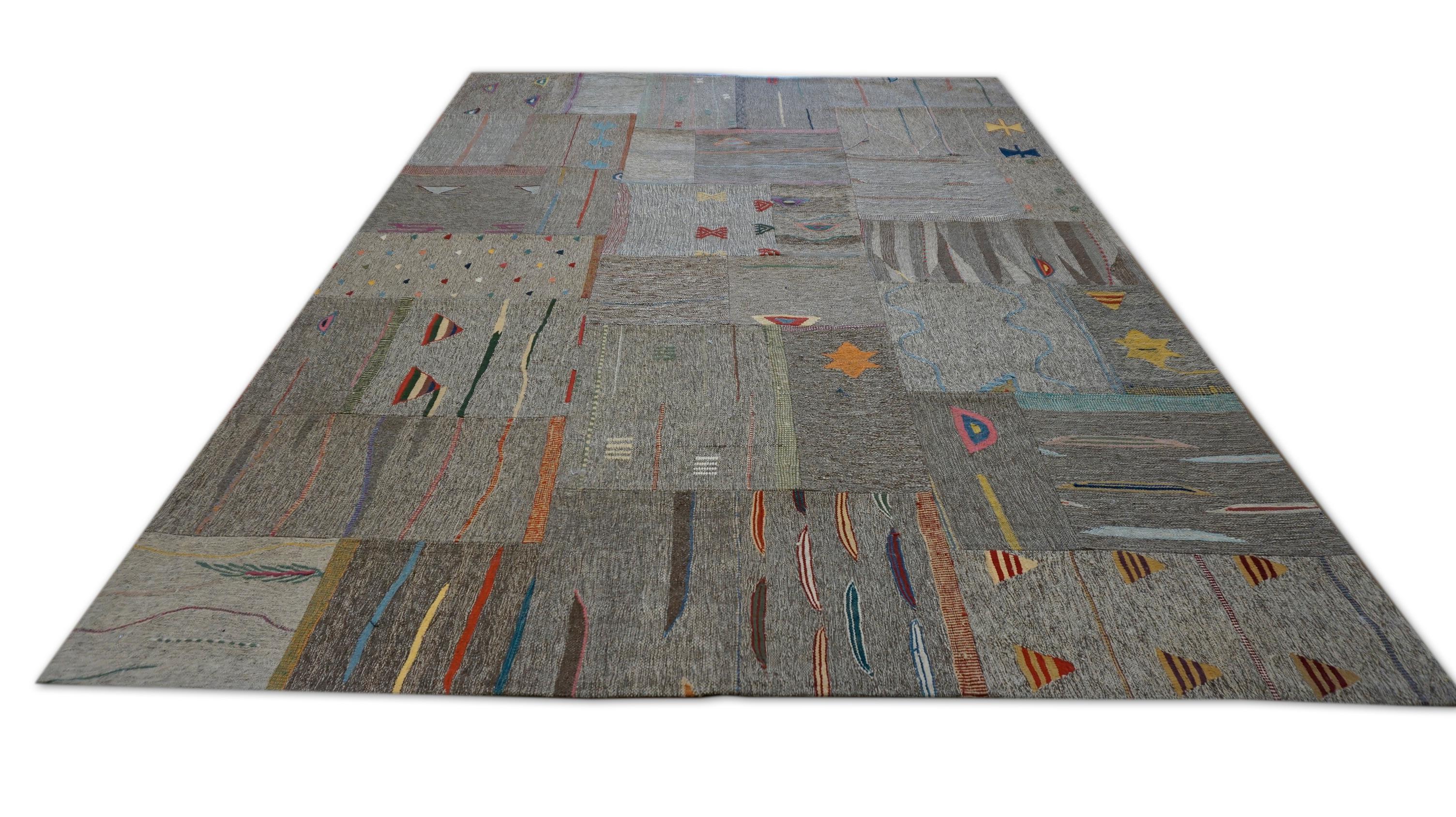 Skandinavischer moderner Nutral getönter Wollteppich mit lebhaften Akzenten, 5'x8' (Handgewebt) im Angebot