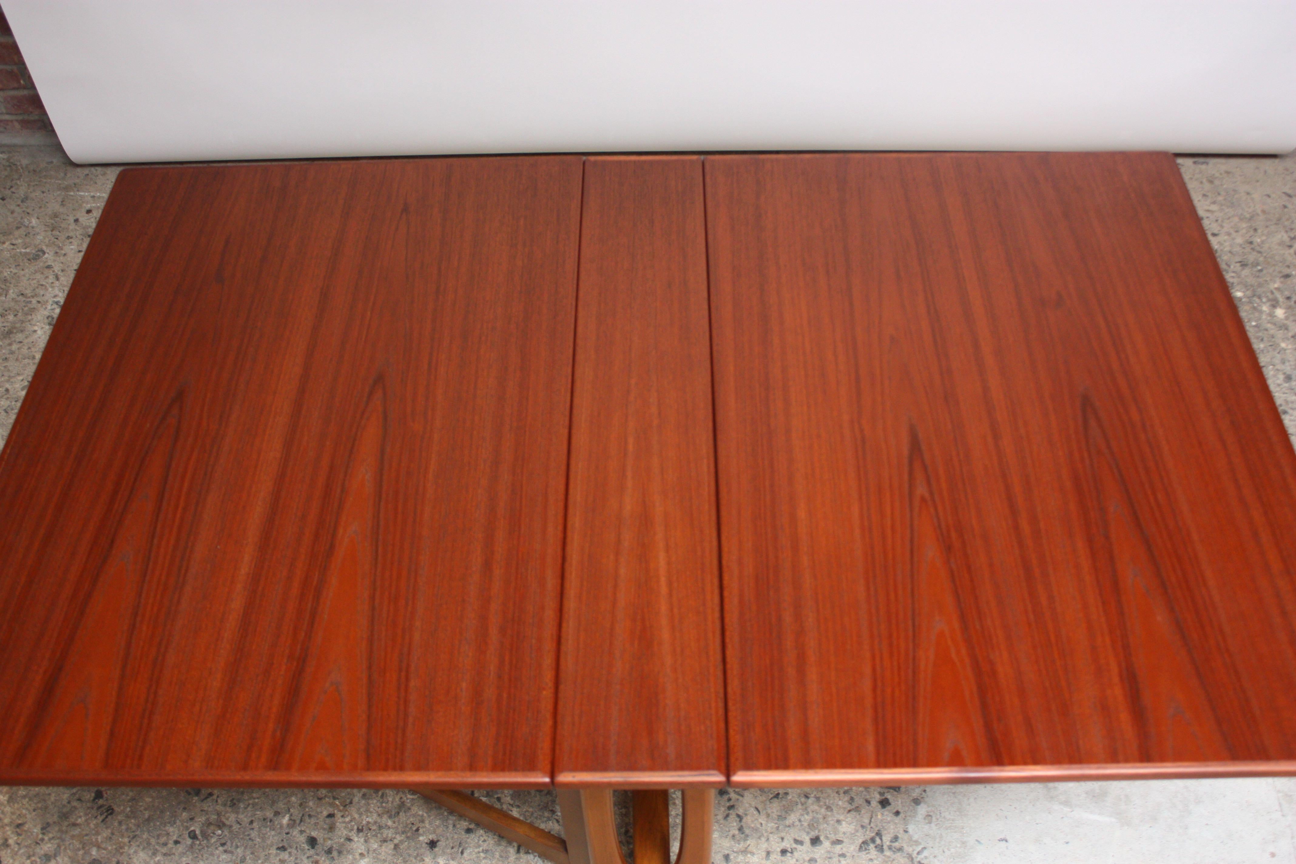 Scandinavian Modern Oak and Beech Gateleg Dining Table 6