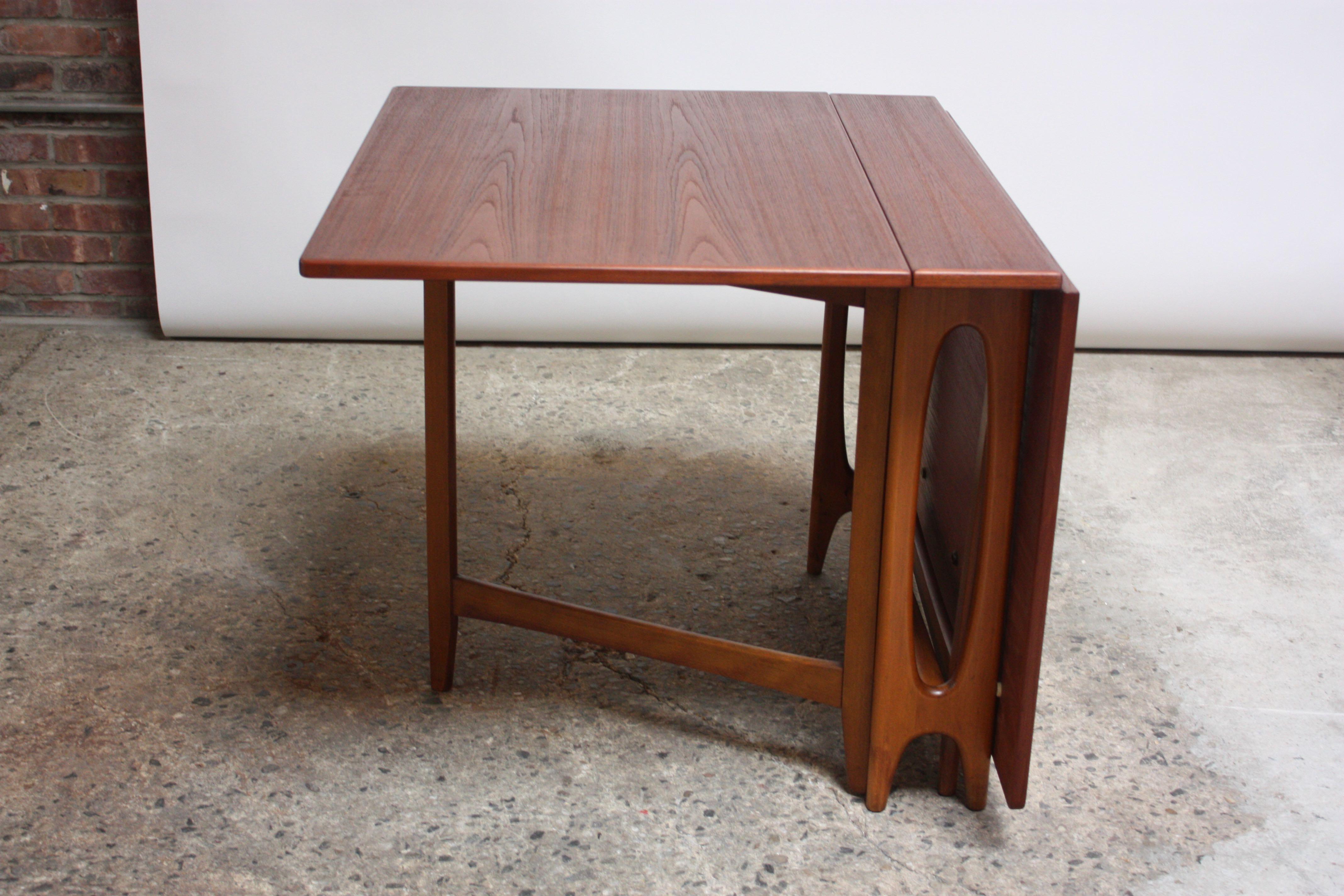 Scandinavian Modern Oak and Beech Gateleg Dining Table 4