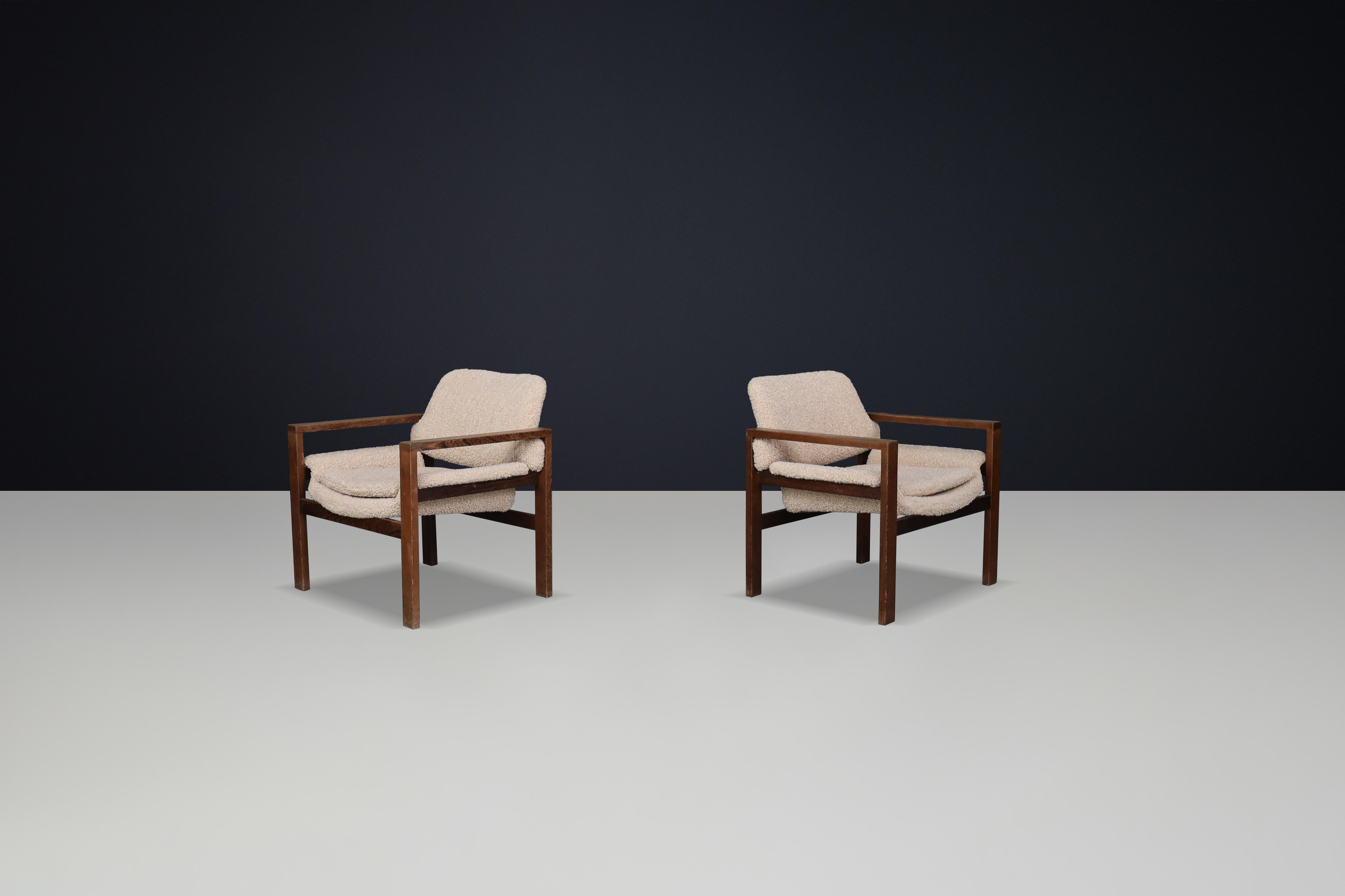 Scandinavian Modern Oak Armchairs with Teddy Upholstery, Finland, 1960s

A refined pair of Scandinavian Modern armchairs, designed and crafted in Finland during the 1960s, reflecting the quiet elegance and functional clarity of mid-century Nordic