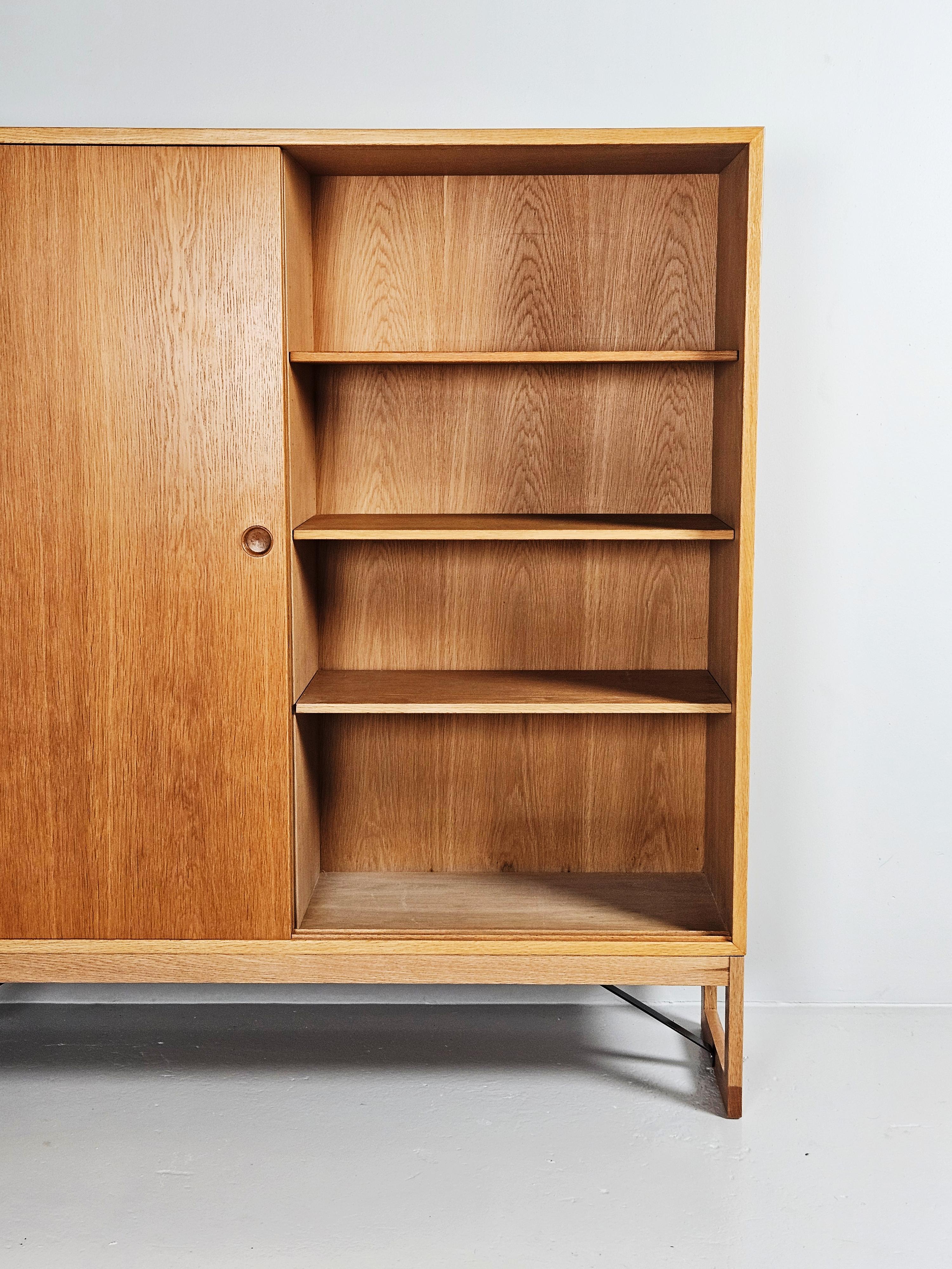 Suédois Armoire scandinave moderne en chêne par Børge Mogensen, Karl Andersson & Söner, années 1960