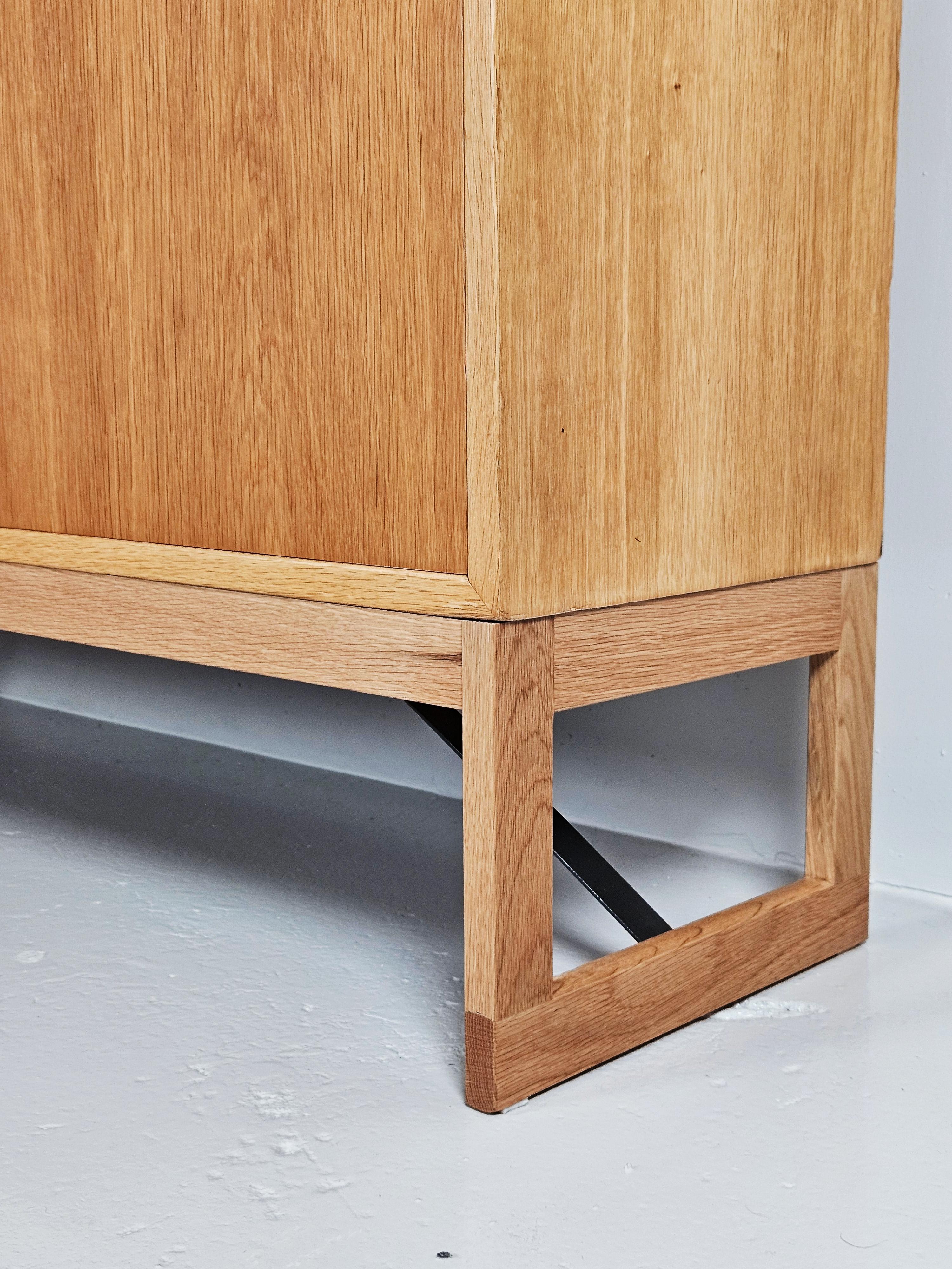 Scandinavian modern oak cabinet by Børge Mogensen, Karl Andersson & Söner, 1960s In Good Condition In Eskilstuna, SE