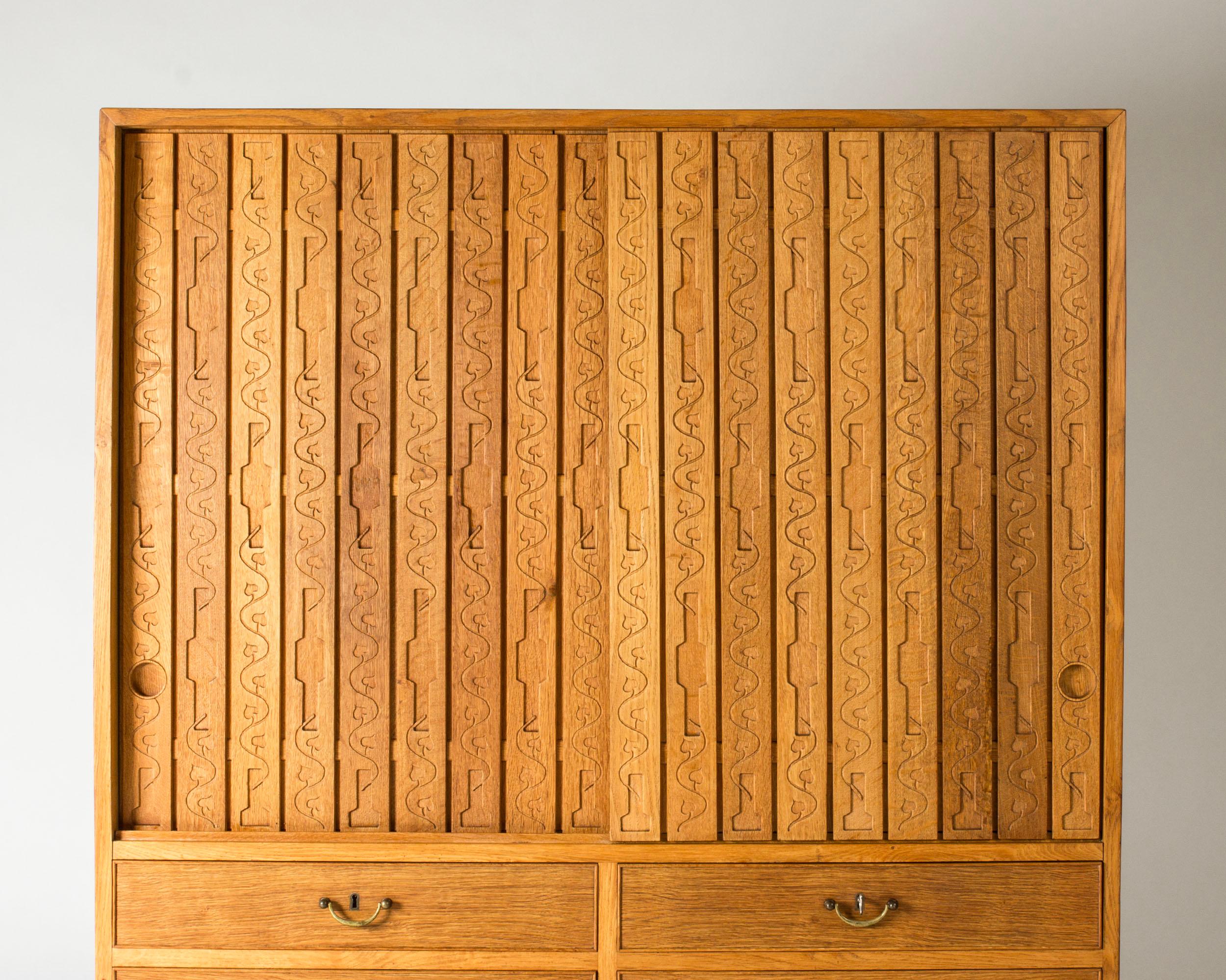 Armario moderno escandinavo de roble, Hans J. Wegner, Mikael Laursen, Dinamarca, años 50 Escandinavo moderno en venta