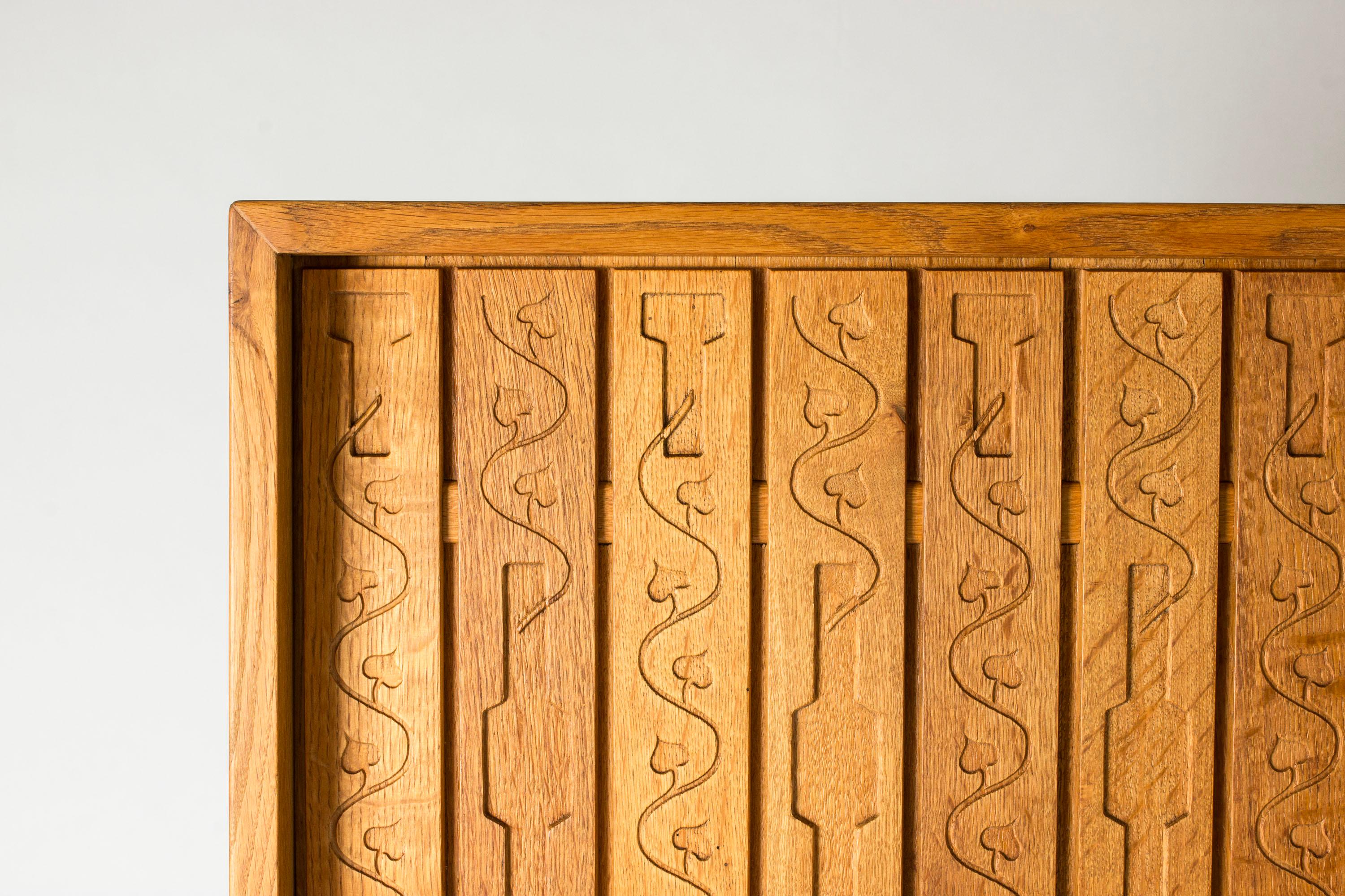 Armario moderno escandinavo de roble, Hans J. Wegner, Mikael Laursen, Dinamarca, años 50 en Bueno estado para la venta en Stockholm, SE