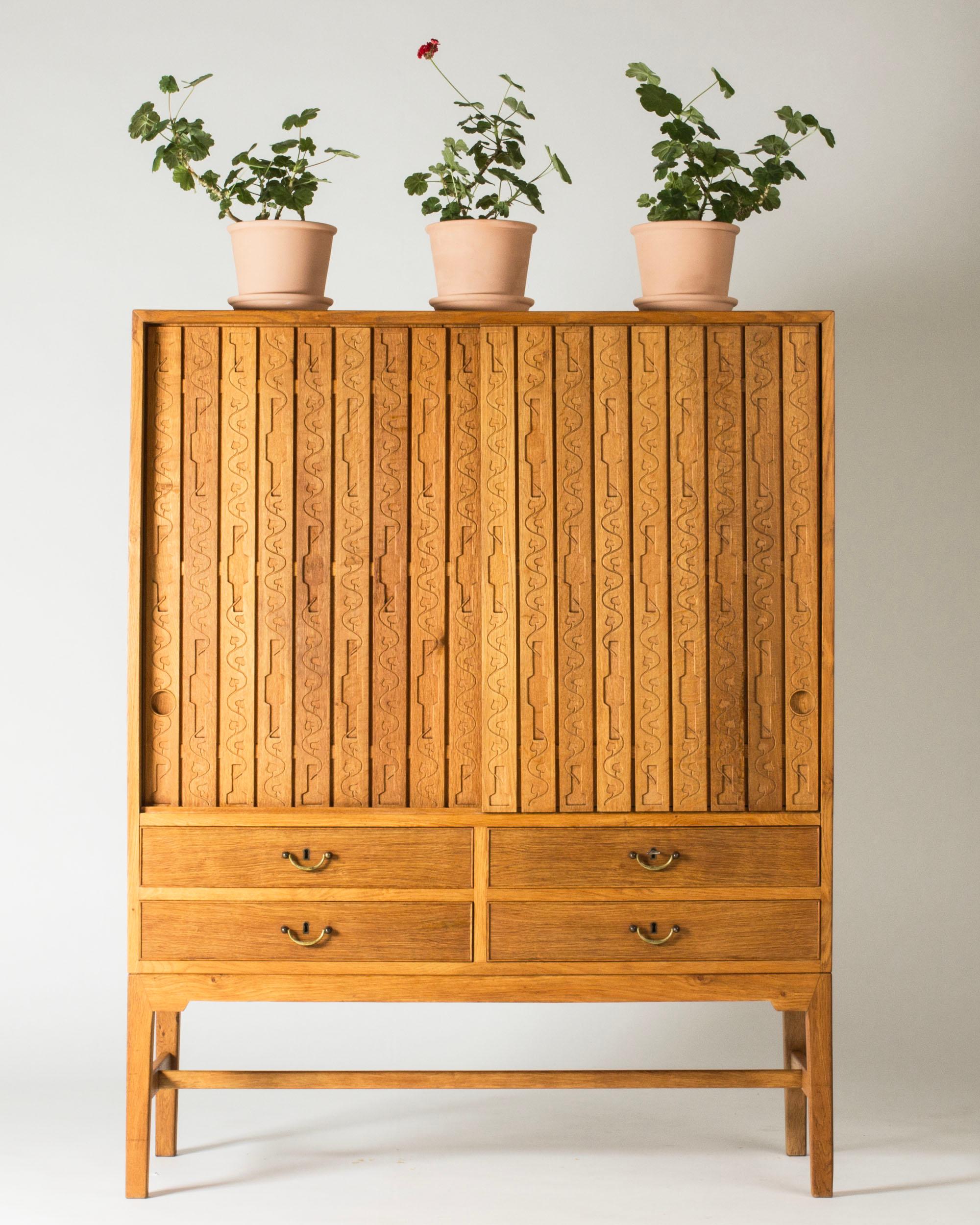 Armario moderno escandinavo de roble, Hans J. Wegner, Mikael Laursen, Dinamarca, años 50 Roble en venta