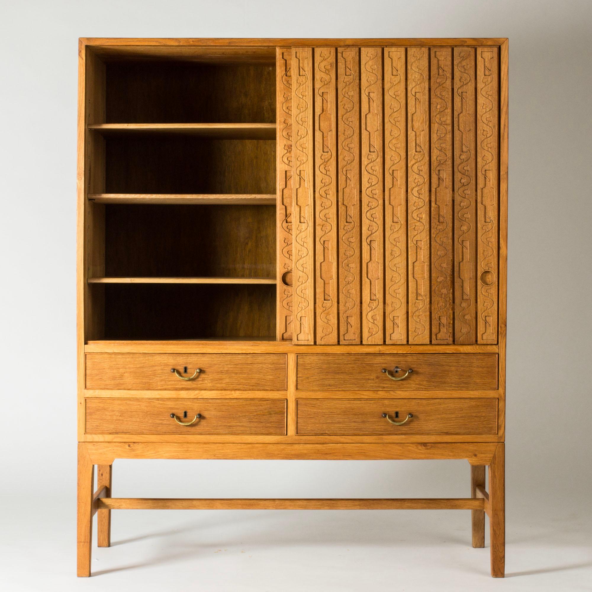 Armario moderno escandinavo de roble, Hans J. Wegner, Mikael Laursen, Dinamarca, años 50 en venta 2