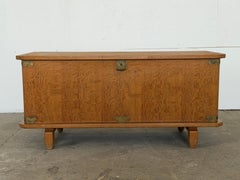 Commode moderne scandinave en chêne, Henning Kjærnulf, Danemark, années 1960