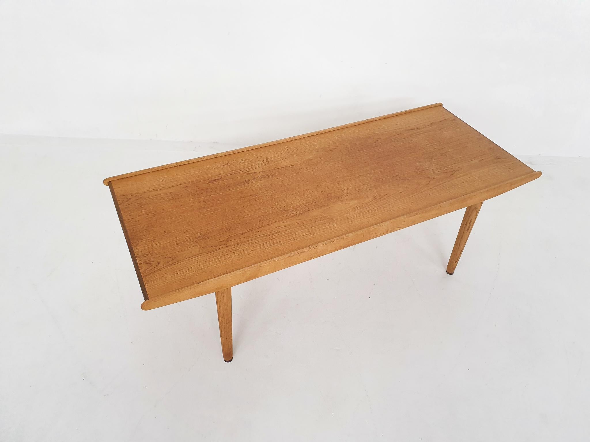 Veneer Scandinavian Modern Oak Coffee Table by Frem Rojle, Denmark, 1960's For Sale