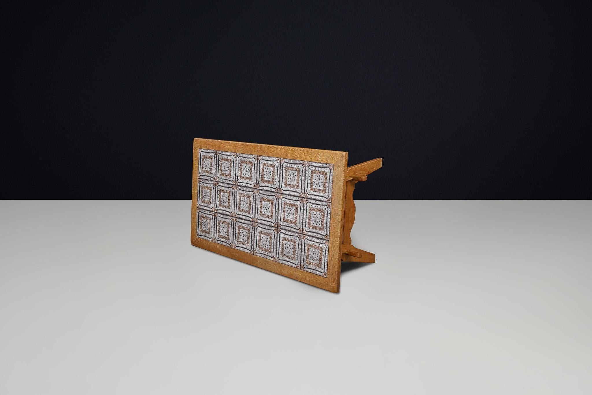 Scandinavian Modern Oak Coffee Table with Tiled Top, Denmark 1950s In Good Condition For Sale In Almelo, NL
