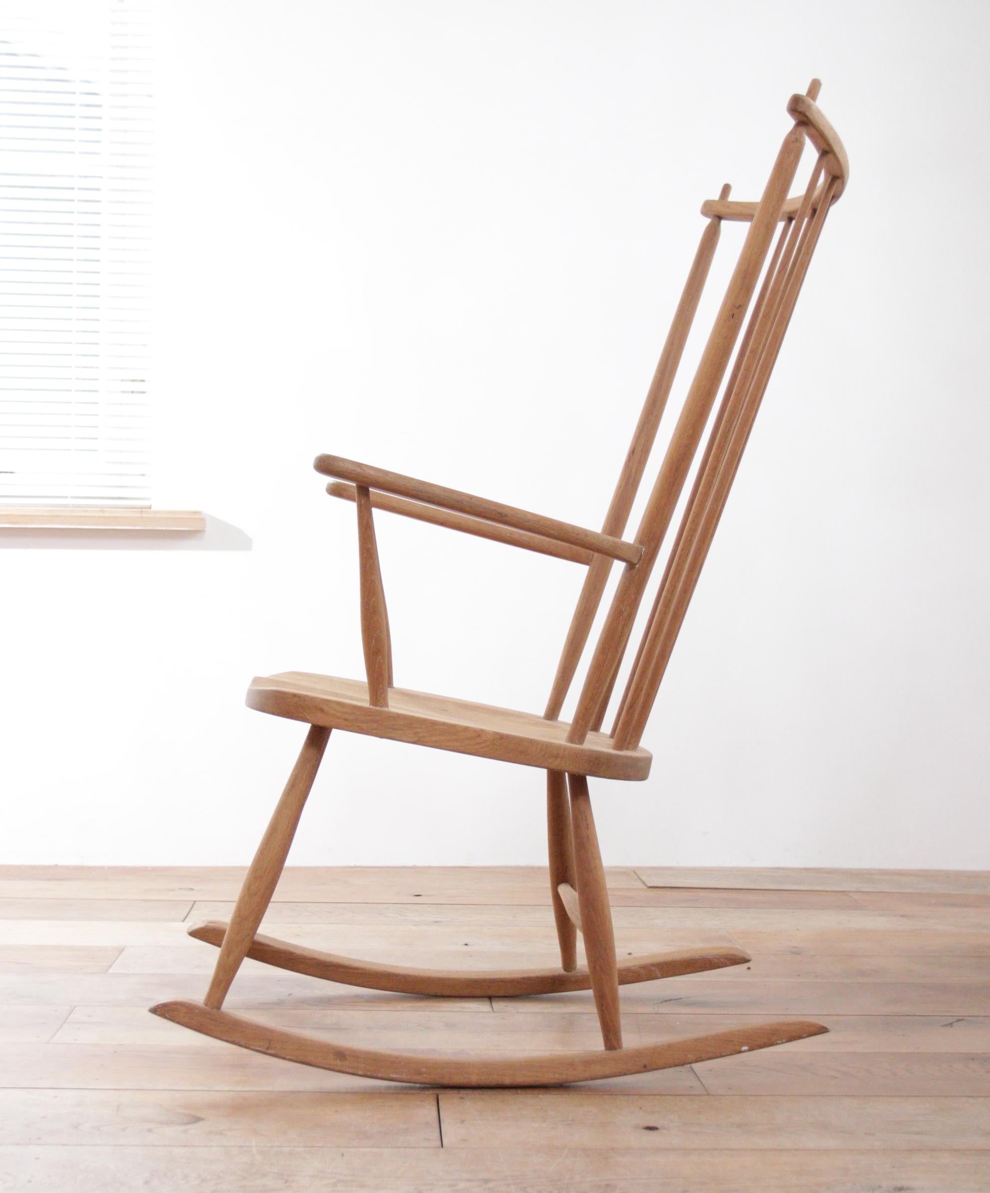 Scandinavian Mid-Century Modern Oak Rocking Chair Denmark In Good Condition For Sale In Boven Leeuwen, NL