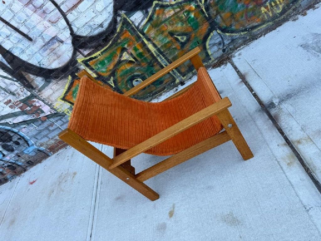 Scandinave moderne The Moderns Oak MODERNITY Chaise longue en velours côtelé Sling en vente