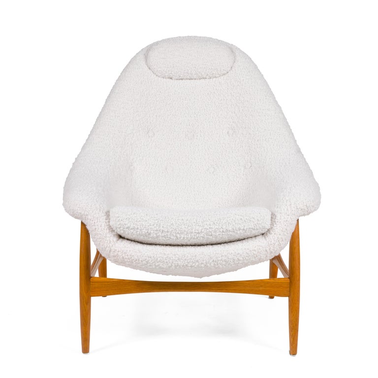 A very stylish and comfortable lounge chair with all of the classic Scandinavian qualities.