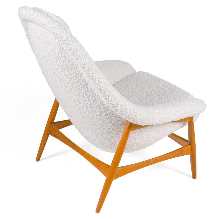 Scandinavian Modern Oak and Upholstered Womblike Lounge Chair, Denmark 1960s In Good Condition In New York, NY