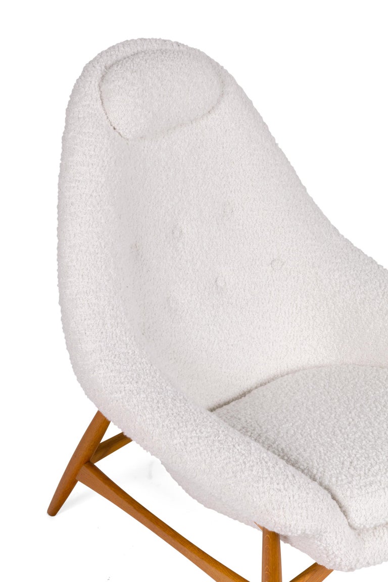 Mid-20th Century Scandinavian Modern Oak and Upholstered Womblike Lounge Chair, Denmark 1960s