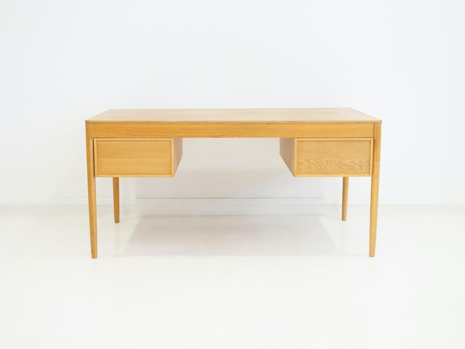 Scandinavian Modern Oak Writing Desk by Yngvar Sandstrom For Sale 6