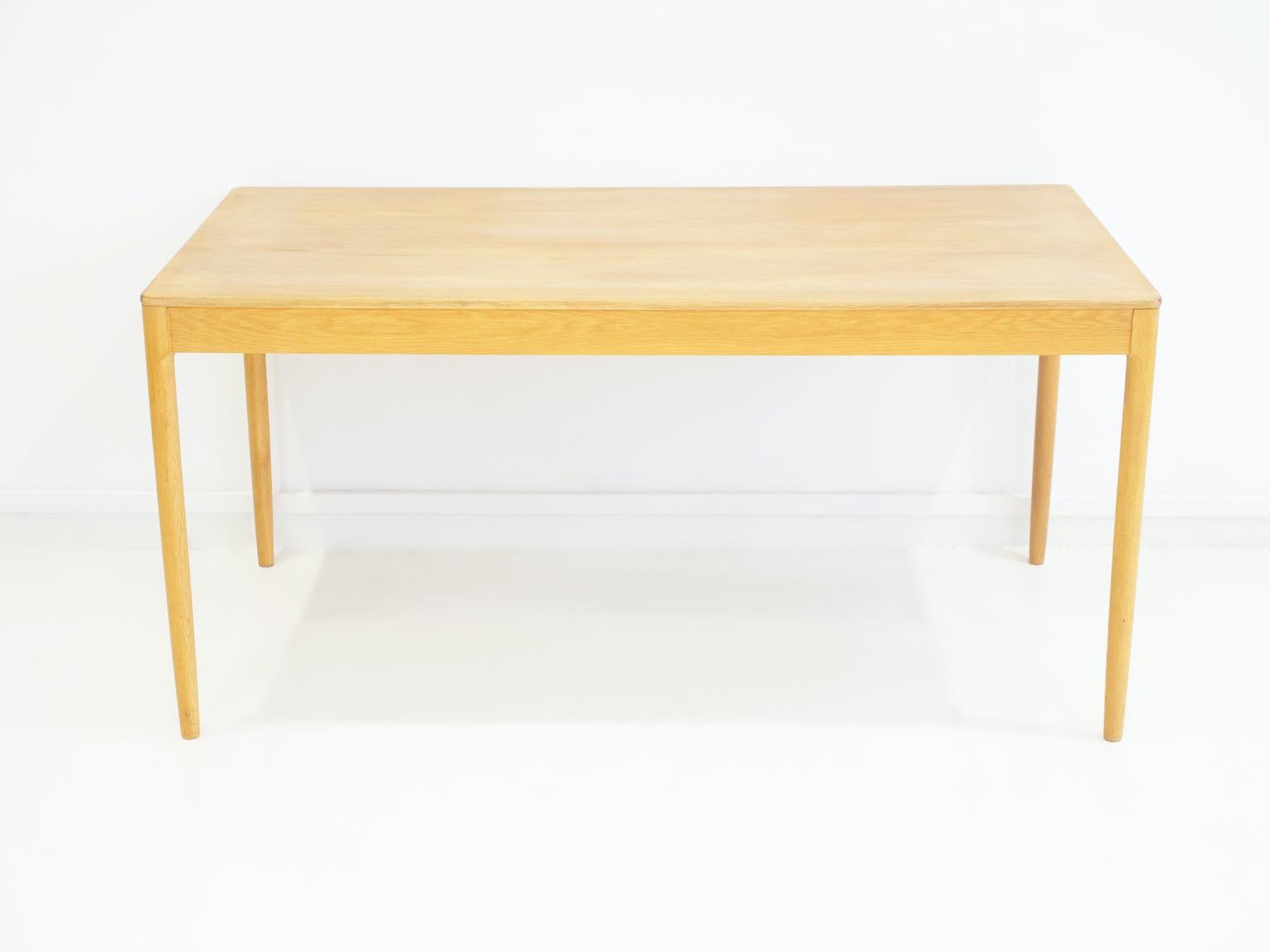 Skandinavischer moderner Schreibtisch aus Eichenholz von Yngvar Sandstrom 6