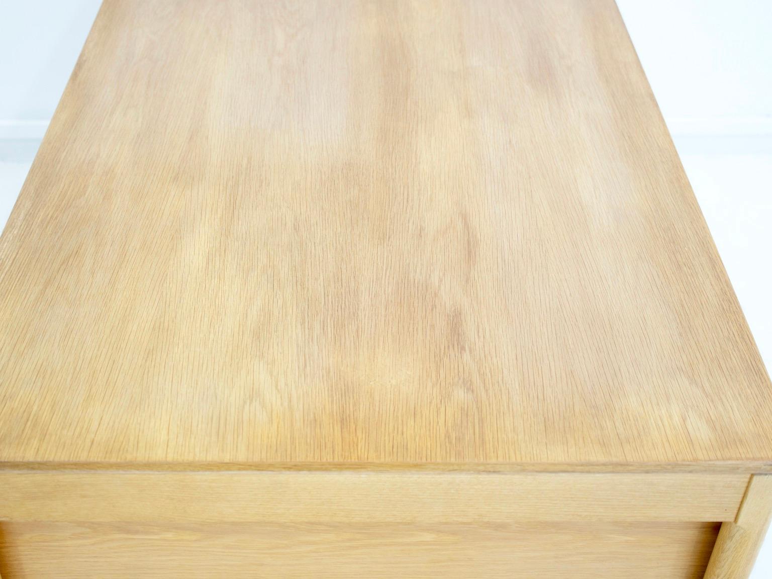 Scandinavian Modern Oak Writing Desk by Yngvar Sandstrom For Sale 4