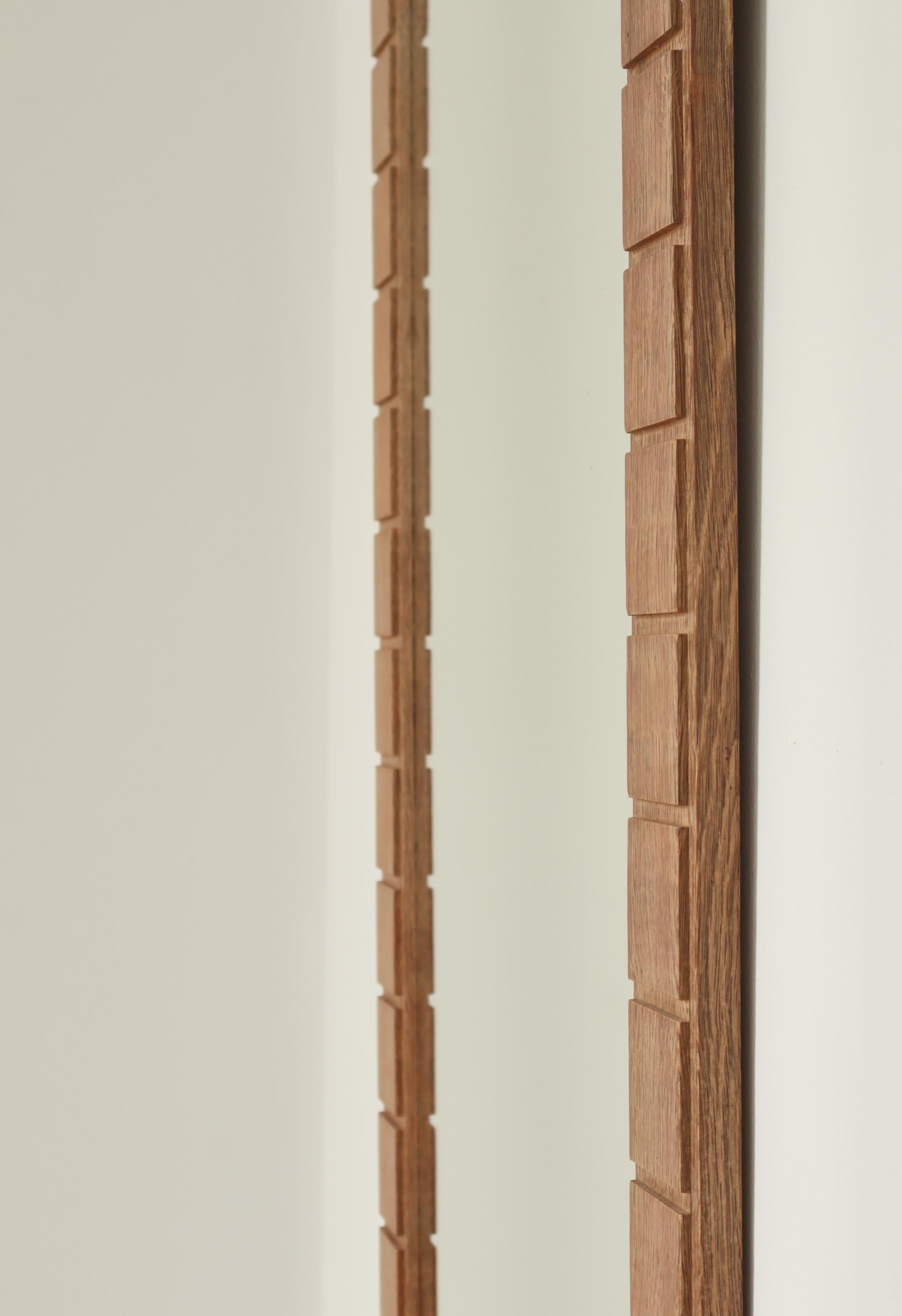 Danese Specchio da parete in legno di quercia in stile scandinavo Henry Kjaernulf, Danimarca, anni '60 in vendita