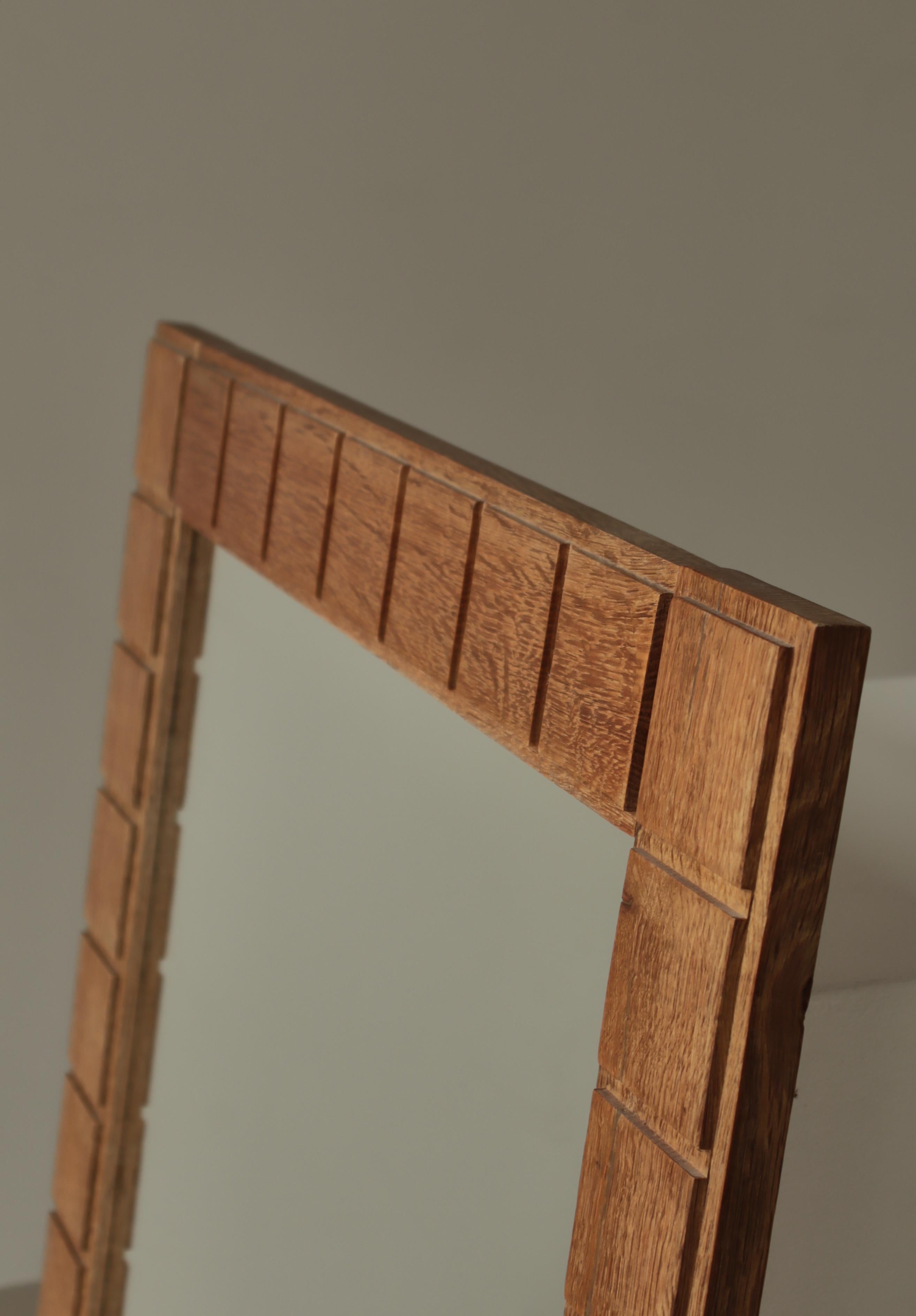 Specchio da parete in legno di quercia in stile scandinavo Henry Kjaernulf, Danimarca, anni '60 in vendita 1