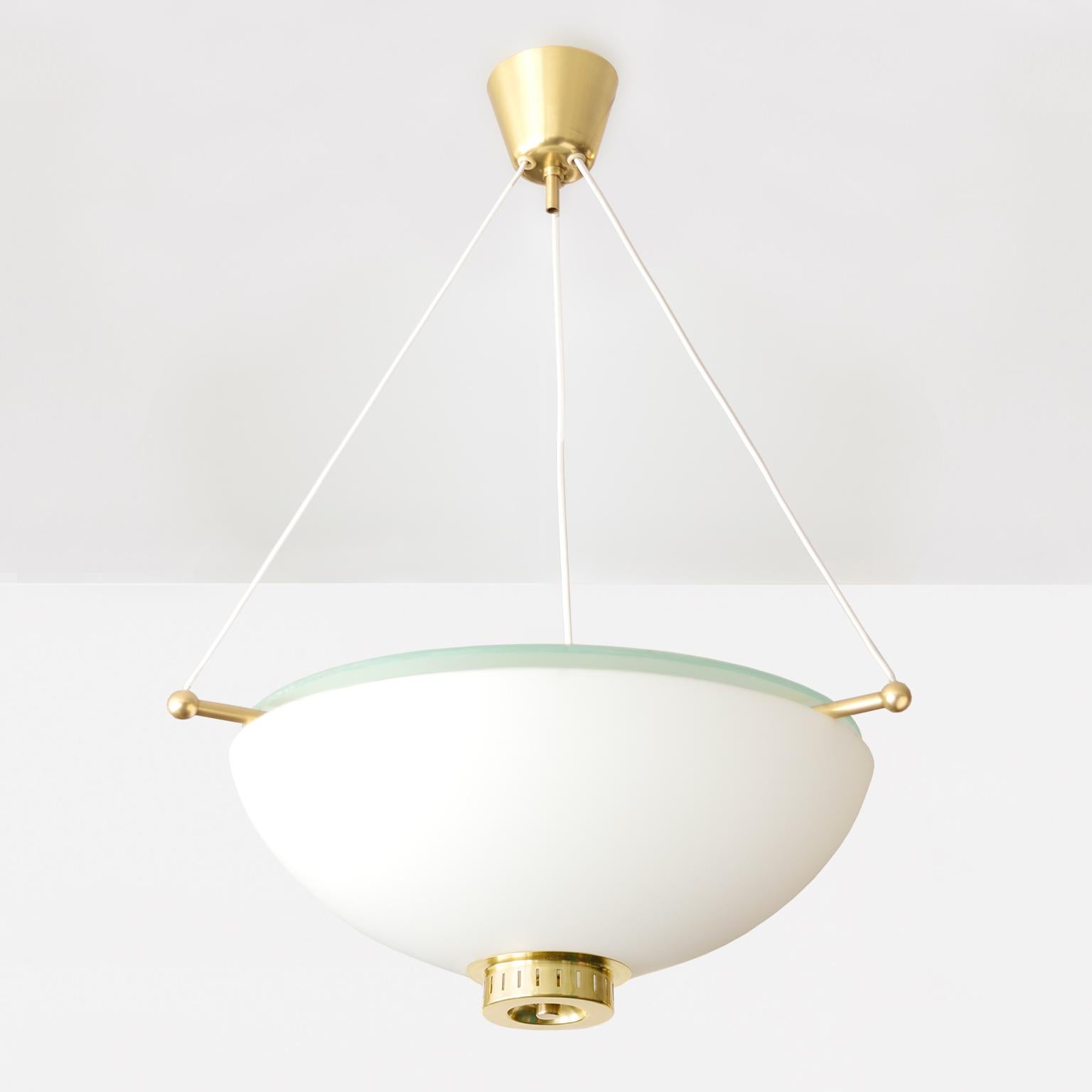 Scandinavo moderno Pendente moderno scandinavo a mezzo globo in vetro opalino con elementi in ottone 1950 in vendita