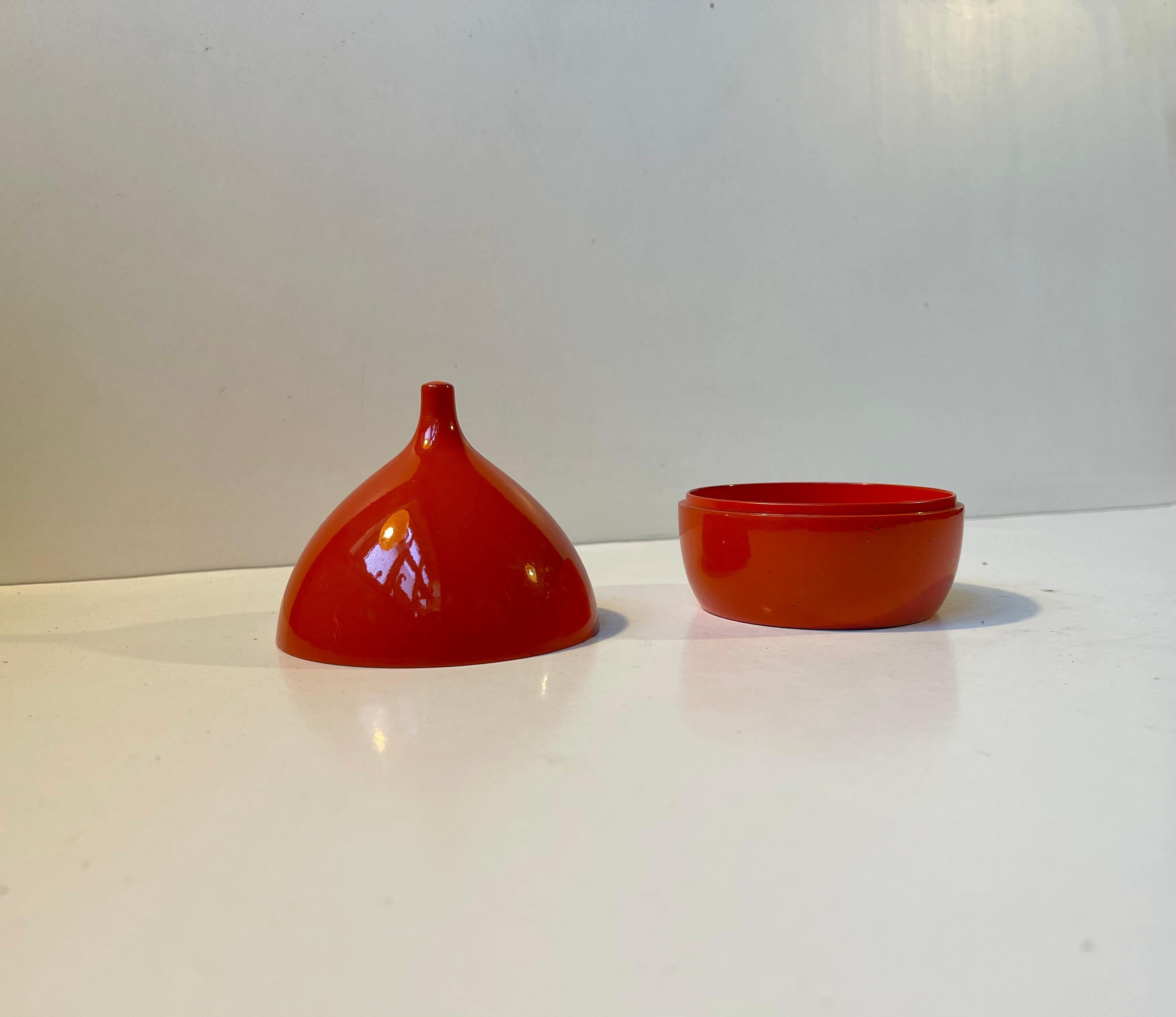 A set of orange painted resin coasters for drinks, coffee or tea. The set comes in its original onion shaped jar. Designed and manufactured by Laurids Lønborg in Denmark during the 1960s. If Verner Panton would have designed a coaster set he would