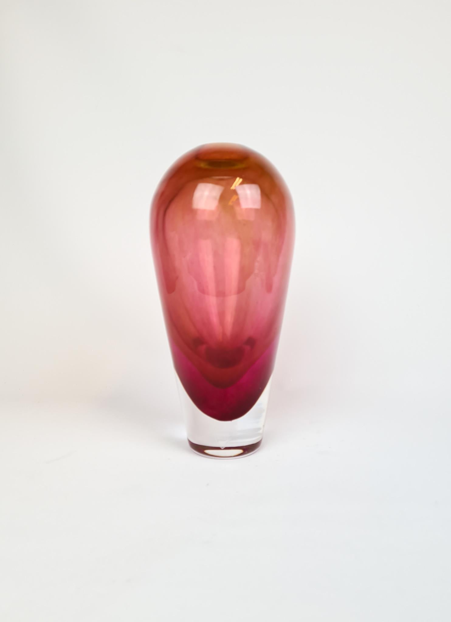Wonderful art glass vase 
