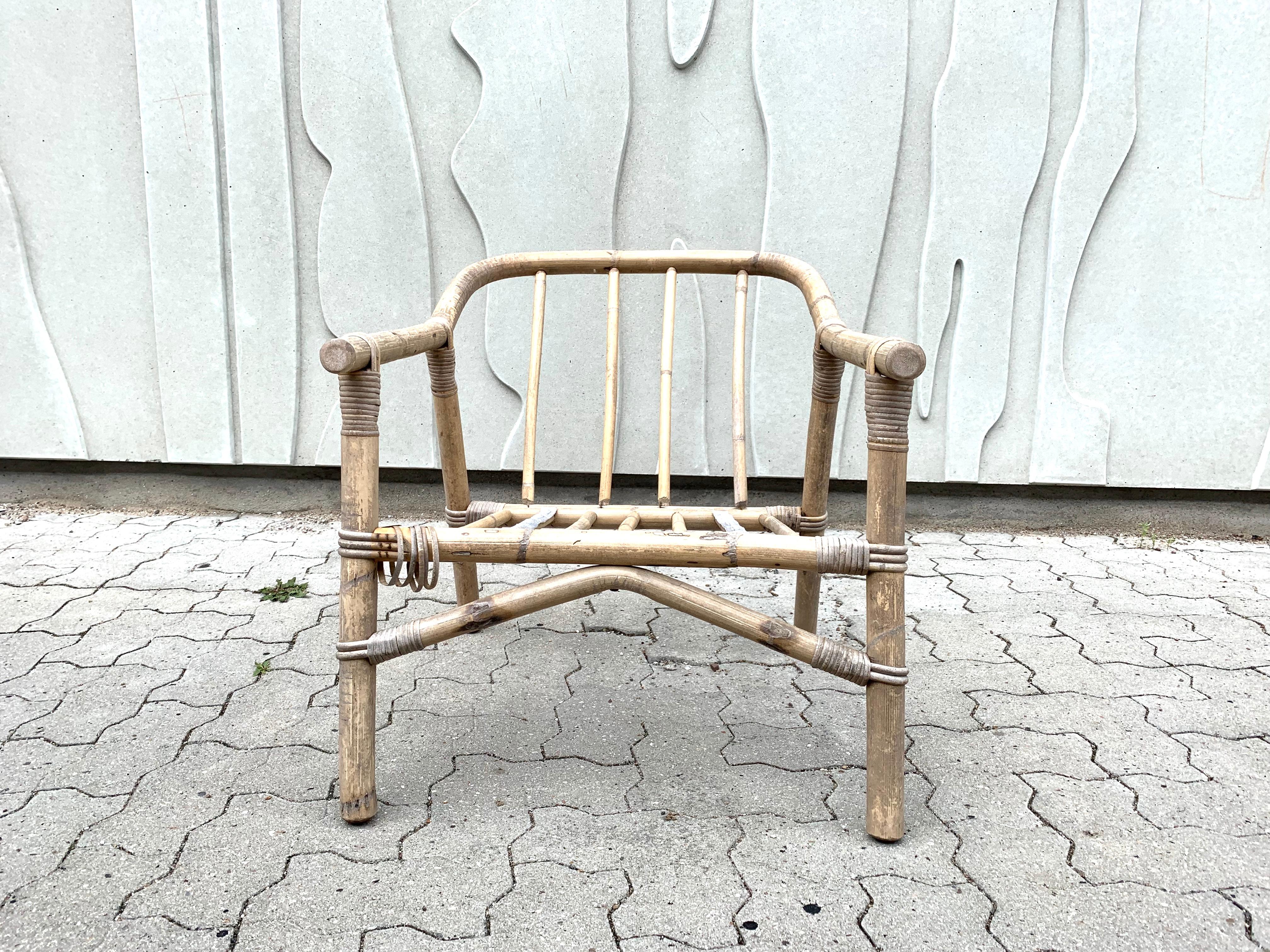 Scandinavian Modern Pair Bamboo and Rattan Safari Chairs In Good Condition In Copenhagen, DK