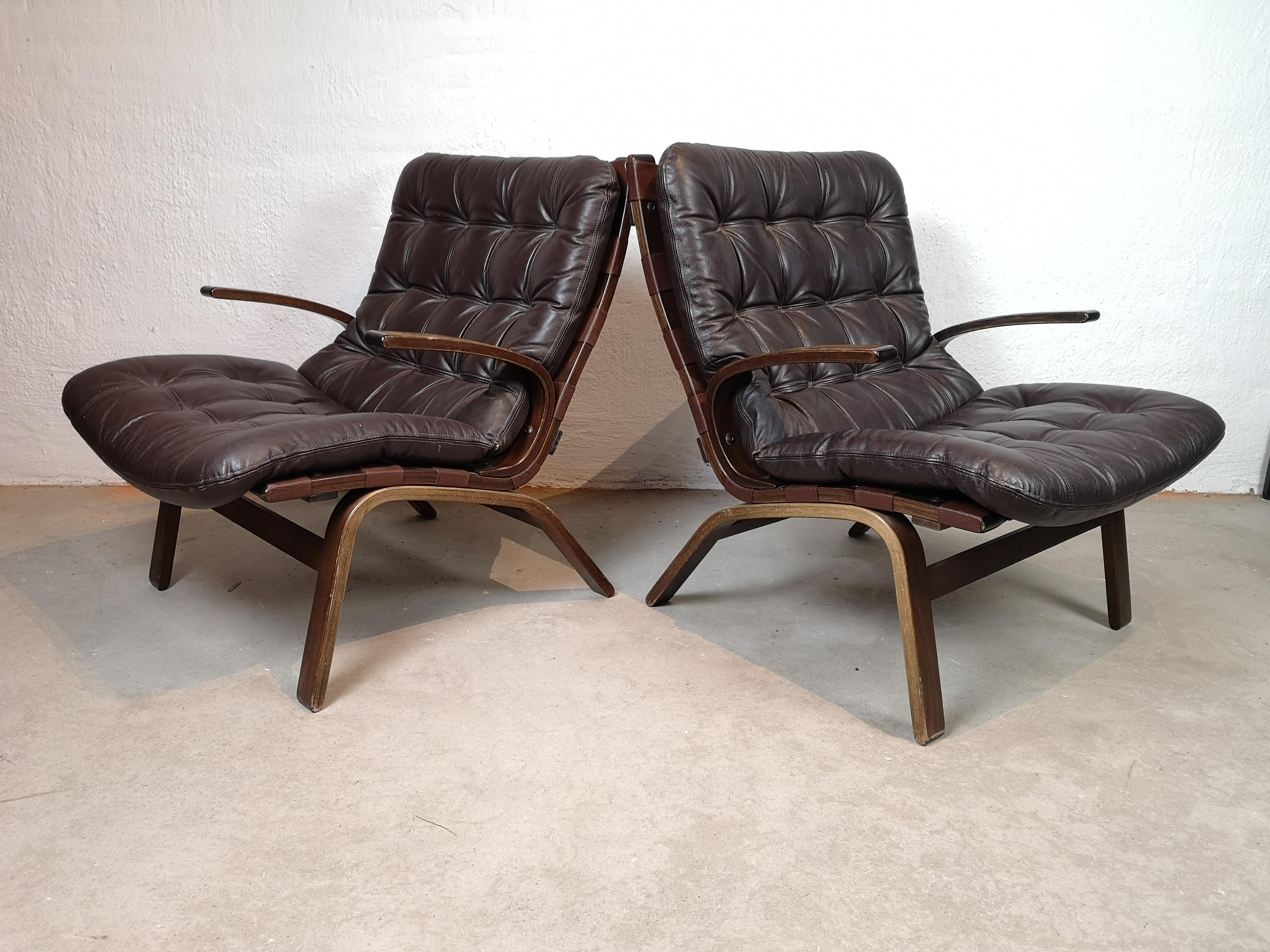 These two easy chairs produced in the 1970s is a nice-looking couple. There leather cushions are a great example of the 70s era. 

In good vintage condition

Measures: H 80, D 80, W 64, seat height 38 cm.
   
