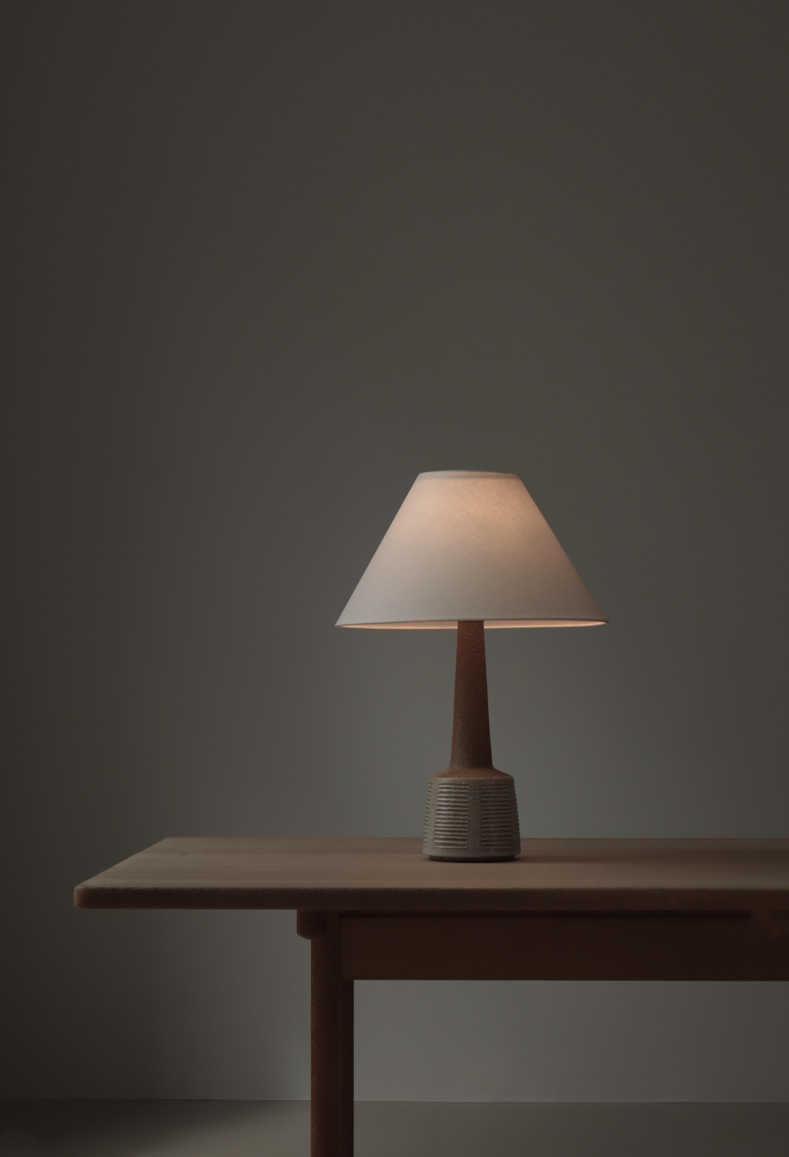 Coppia di lampade da tavolo in gres scandinavo di Palshus, Danimarca, anni '60 in vendita 3