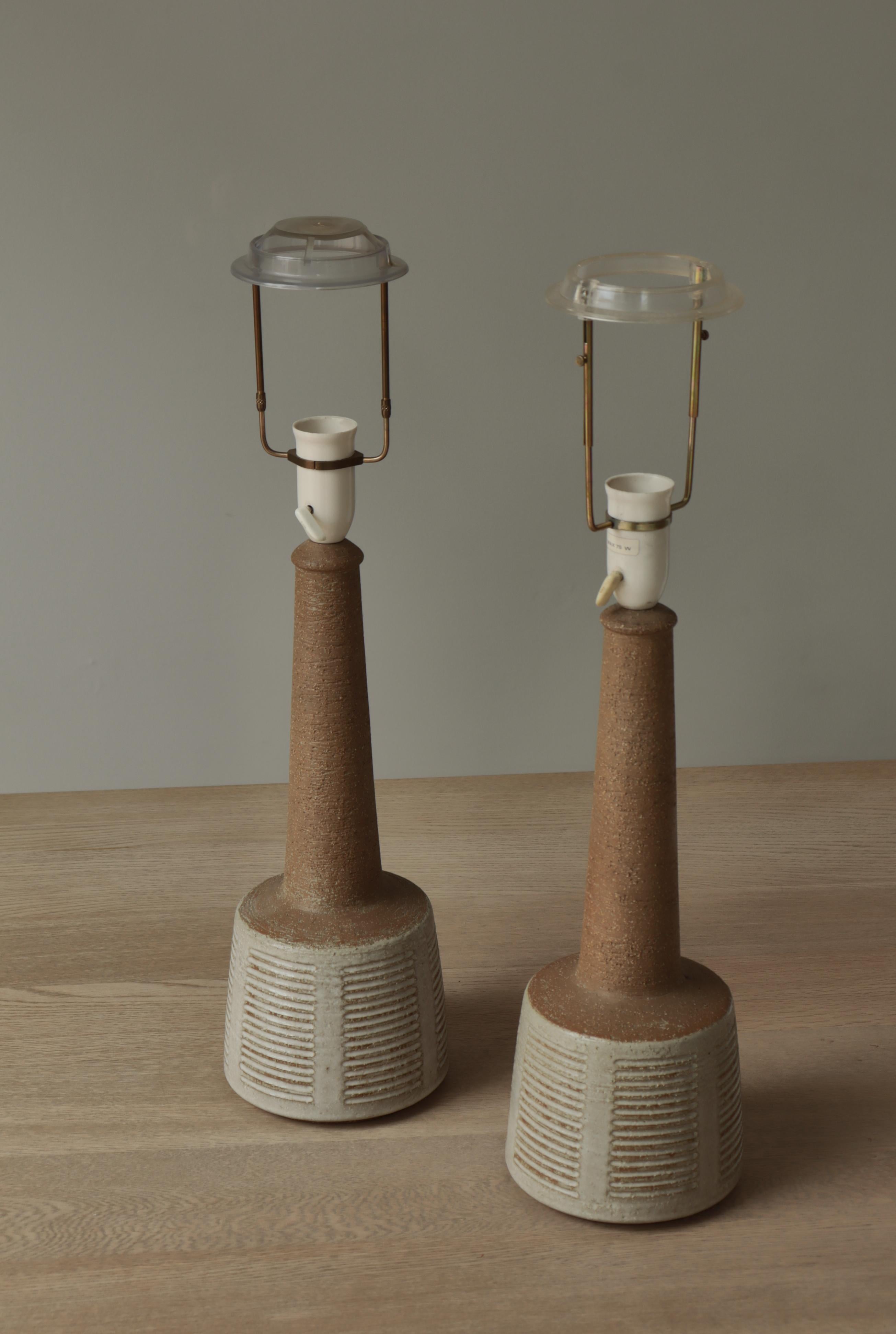 Coppia di lampade da tavolo in gres scandinavo di Palshus, Danimarca, anni '60 in vendita 6