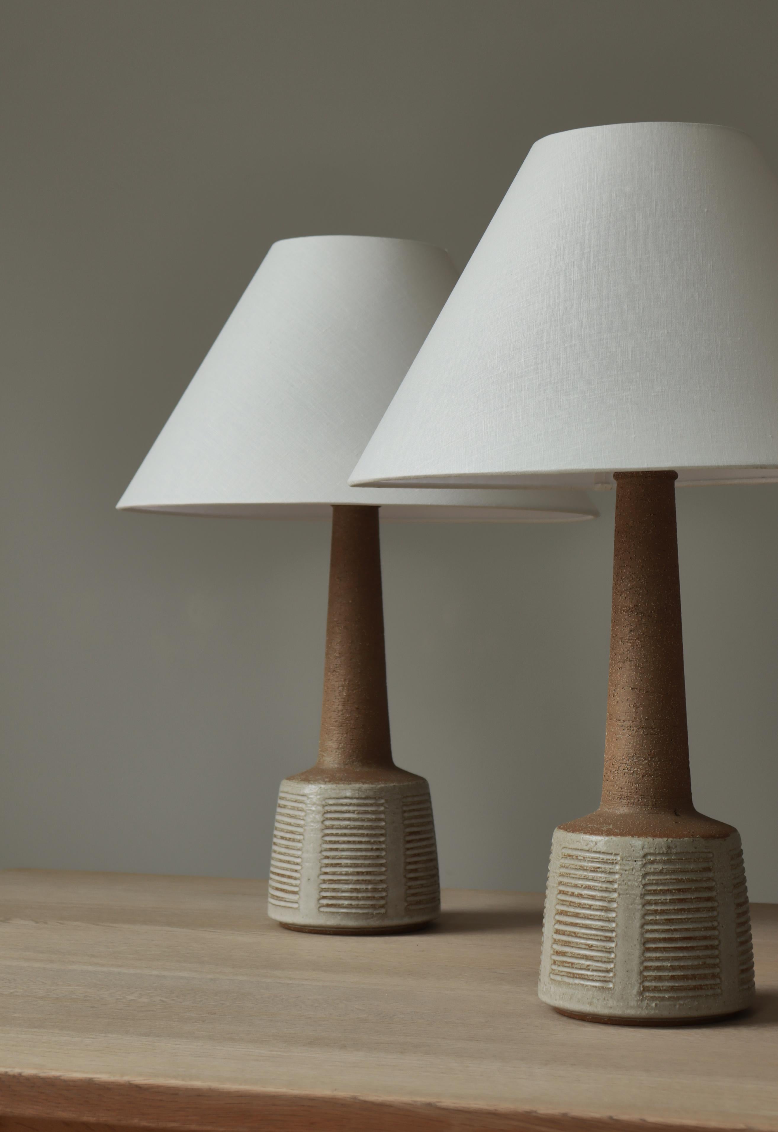 Scandinavo moderno Coppia di lampade da tavolo in gres scandinavo di Palshus, Danimarca, anni '60 in vendita
